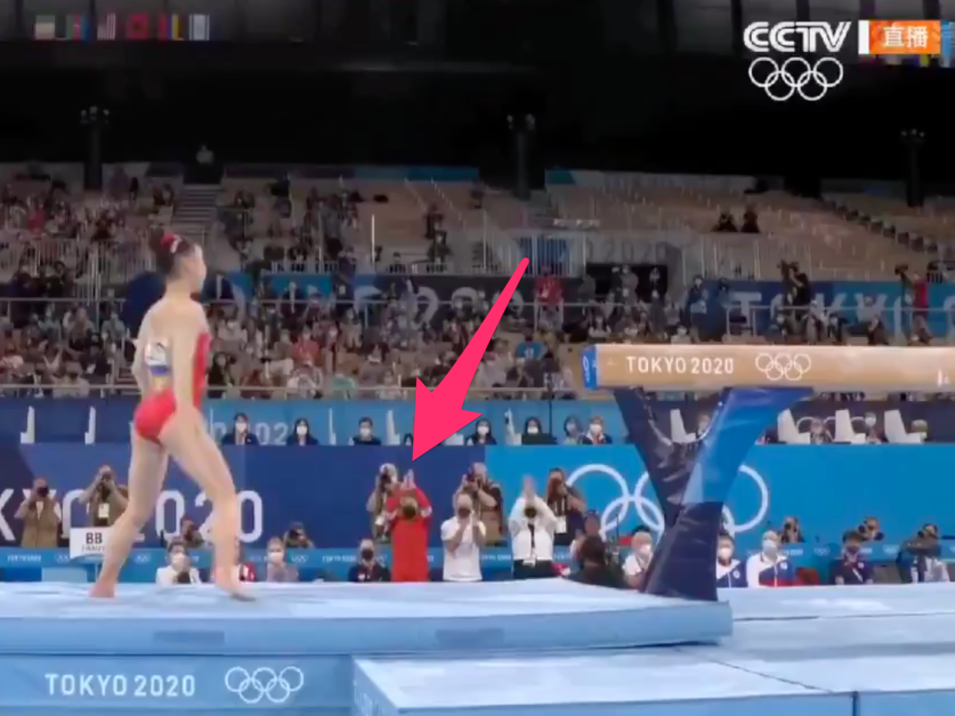 Suni Lee cheers on China's Guan Chenchen.