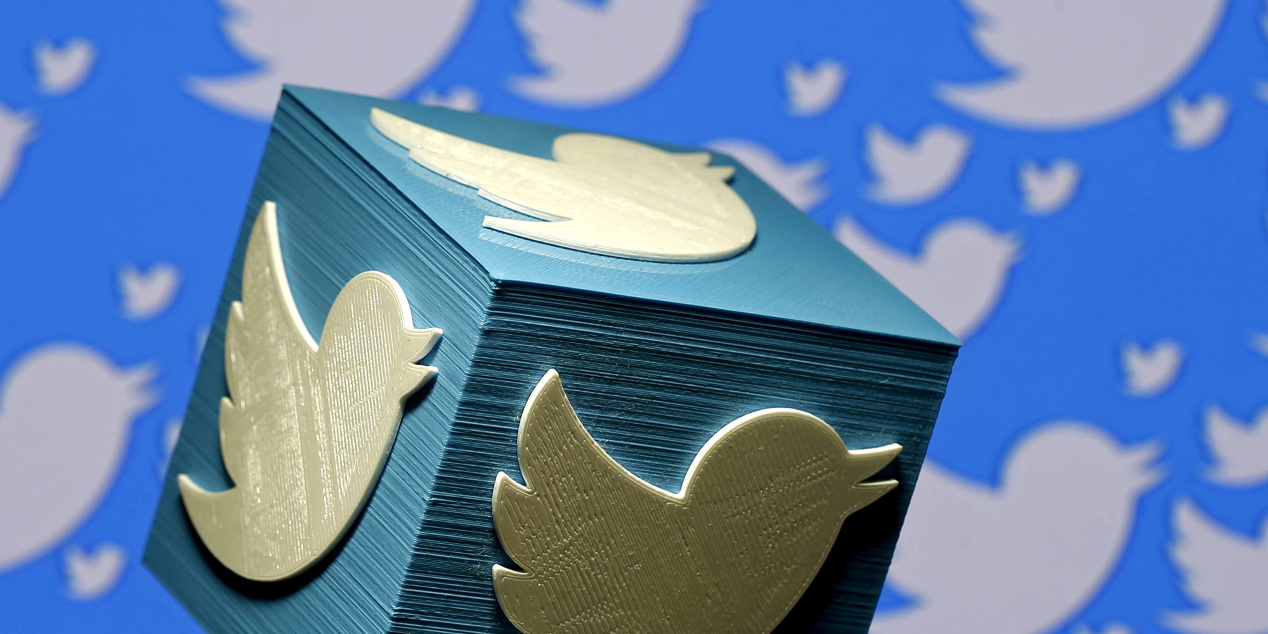 FILE PHOTO: A 3D-printed logo for Twitter is seen in this picture illustration on January 26, 2016.  REUTERS/Dado Ruvic/Illustration