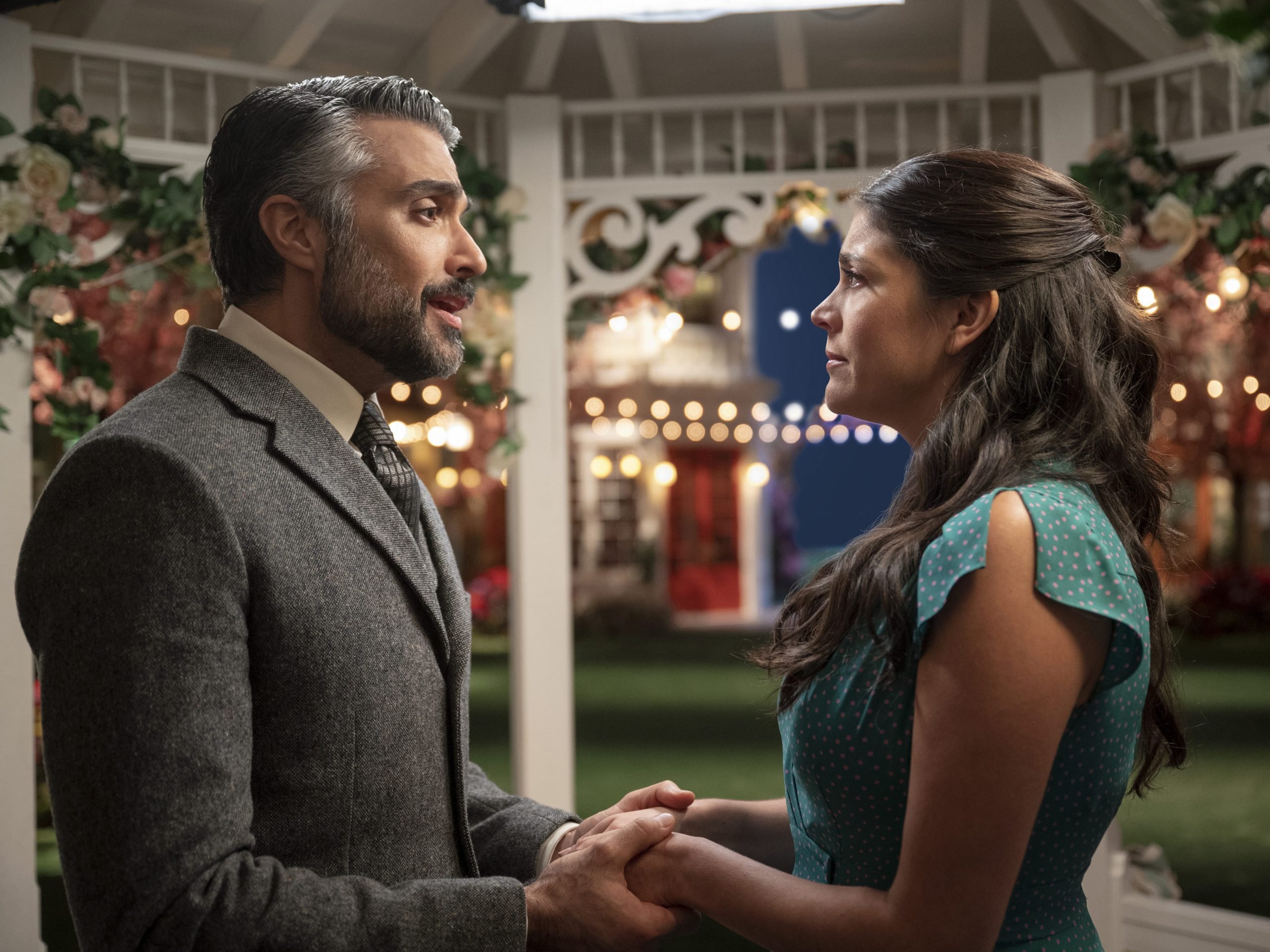 Schmigadoon Cecily Strong and Jaime Camil