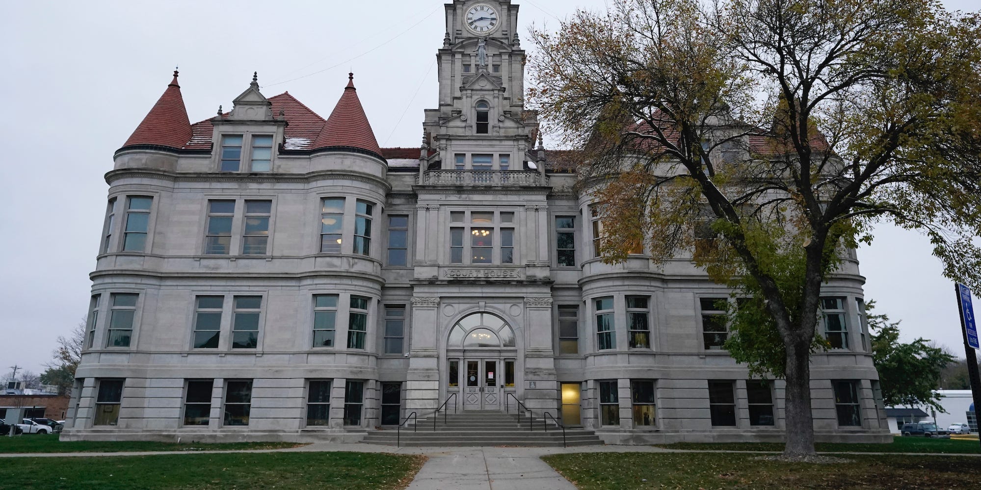 dallas county courthouse in iowa