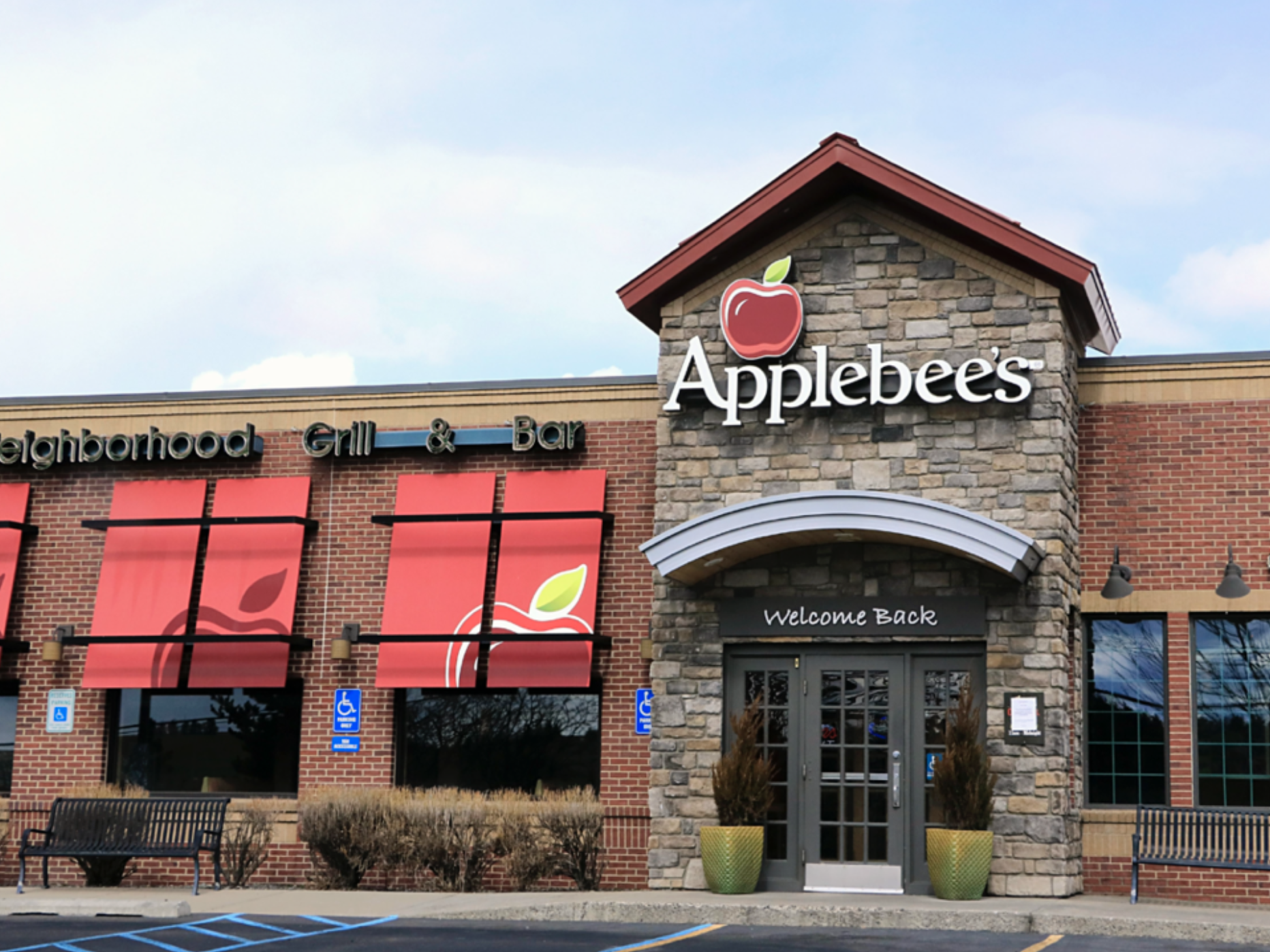 applebees restaurant exterior