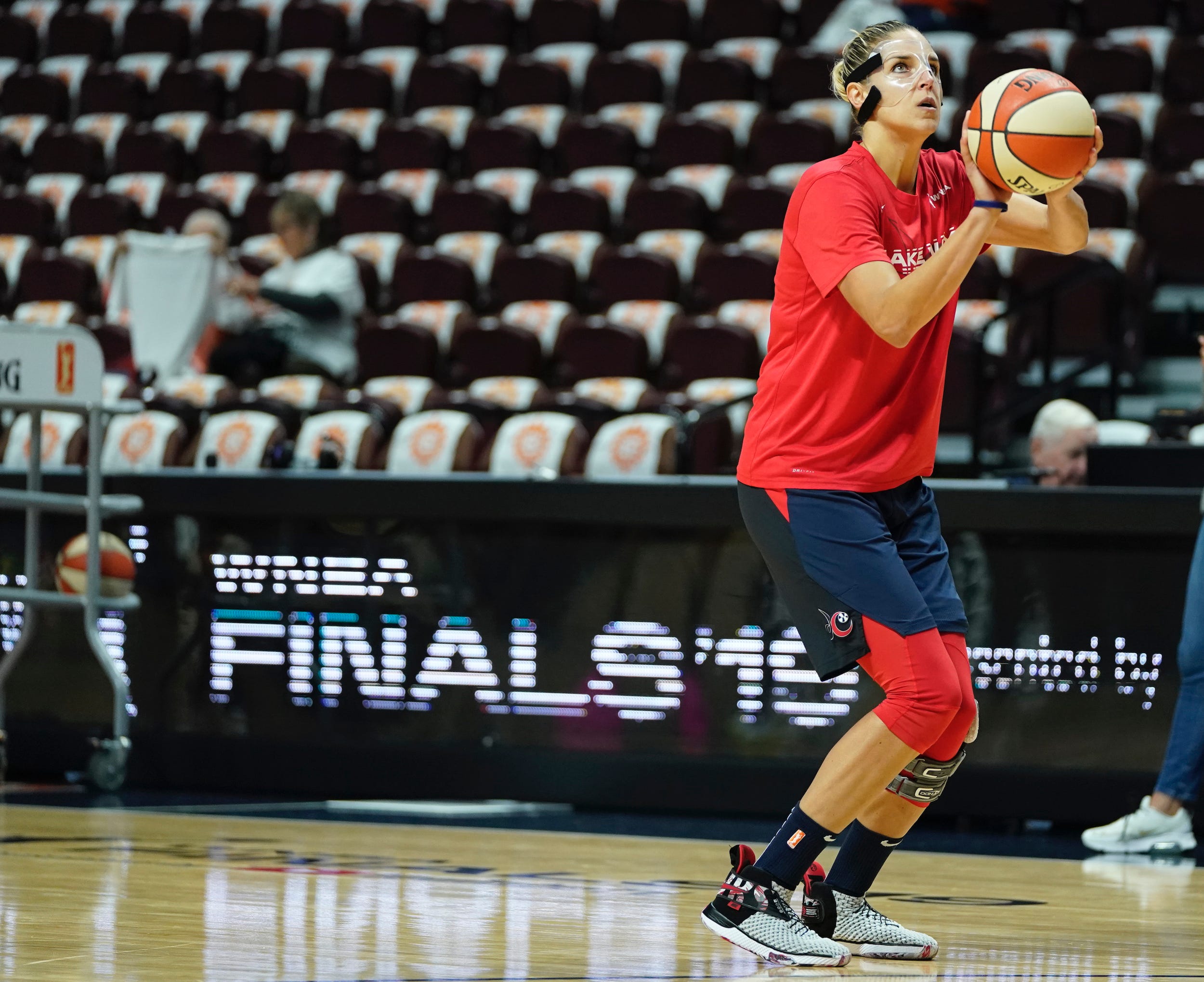 Elena Delle Donne warms up ahead of a 2019 WNBA Finals.