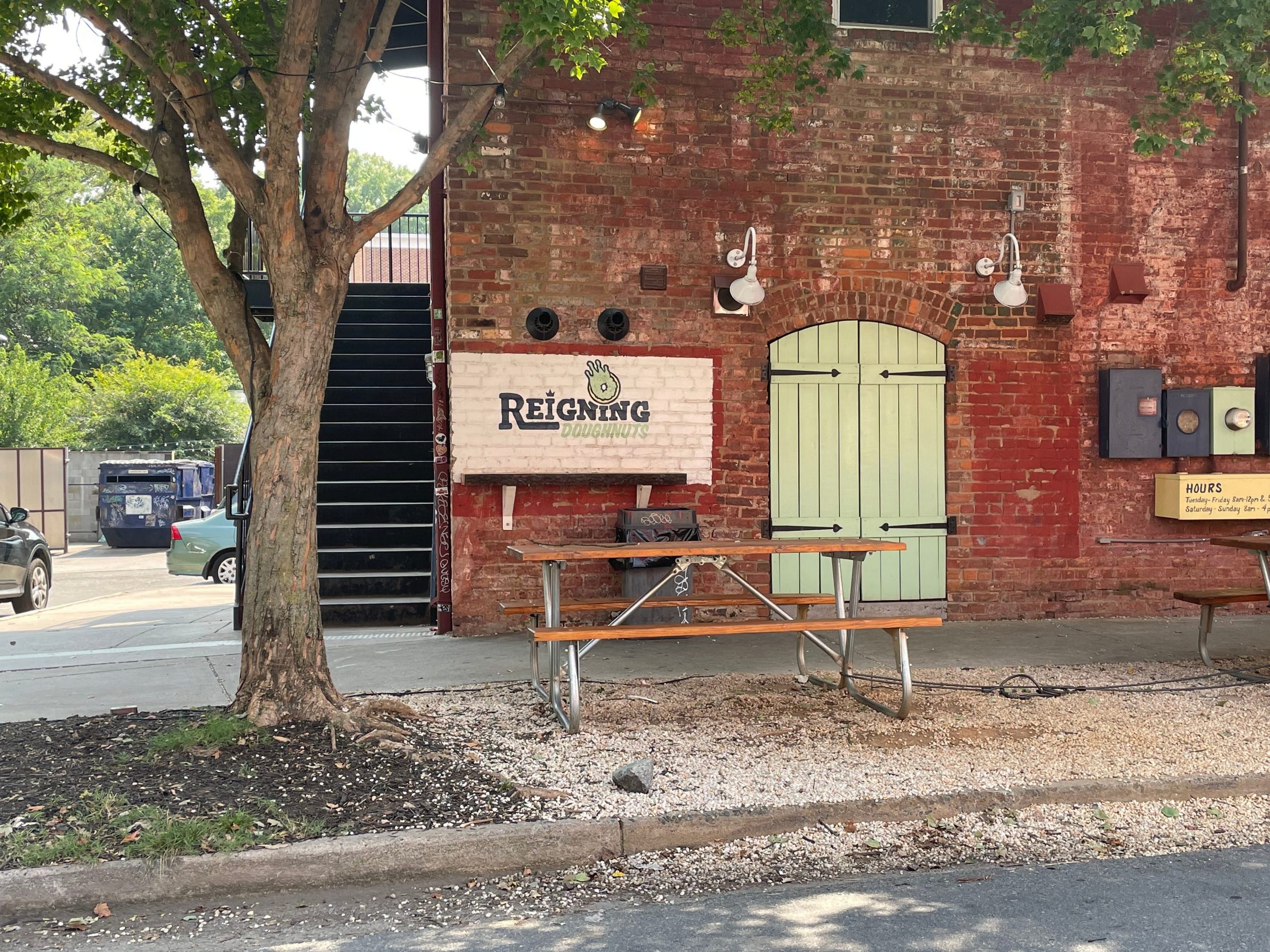 exterior shot of reigning doughnuts charlotte north carolina