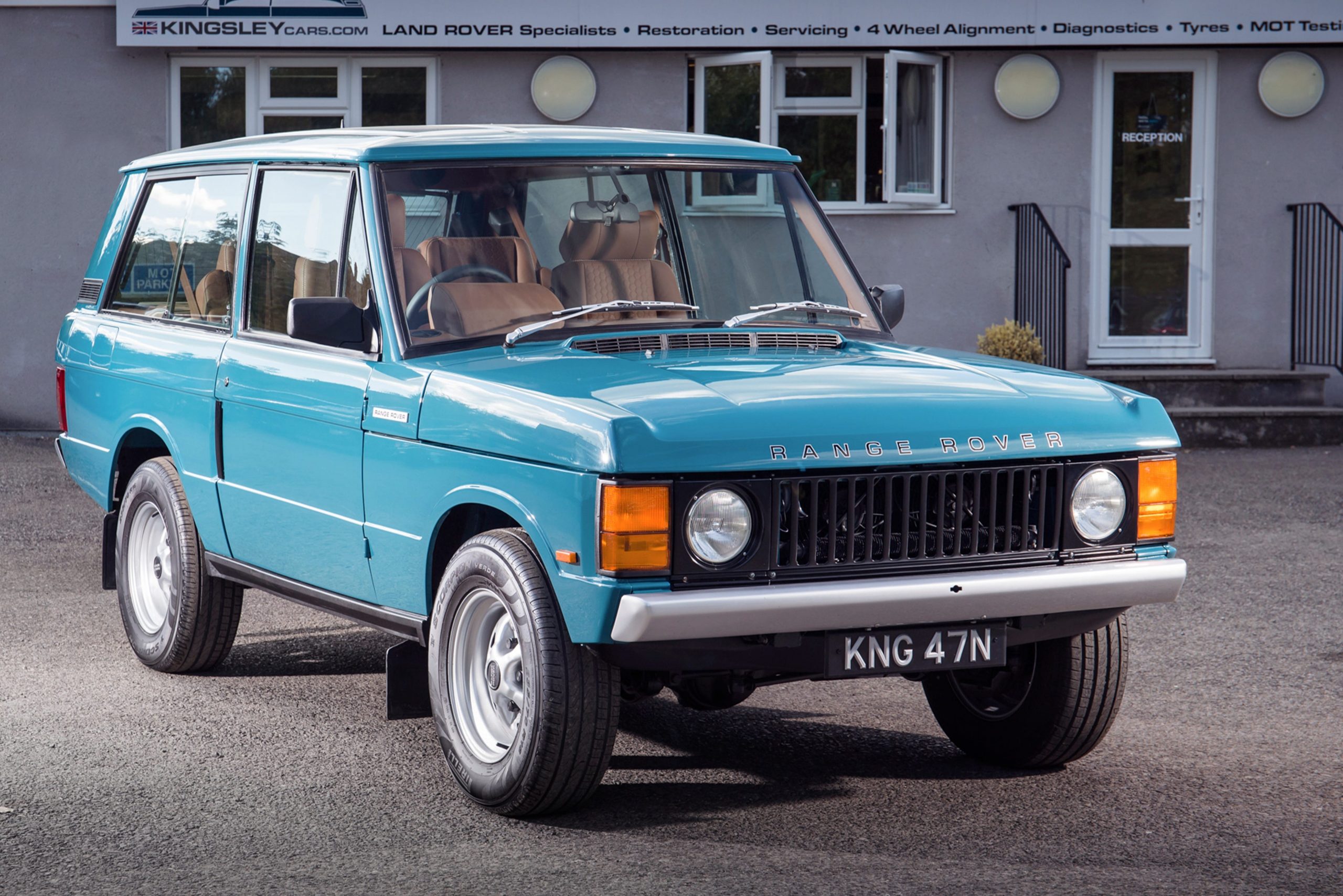 A blue Kingsley Cars Range Rover.