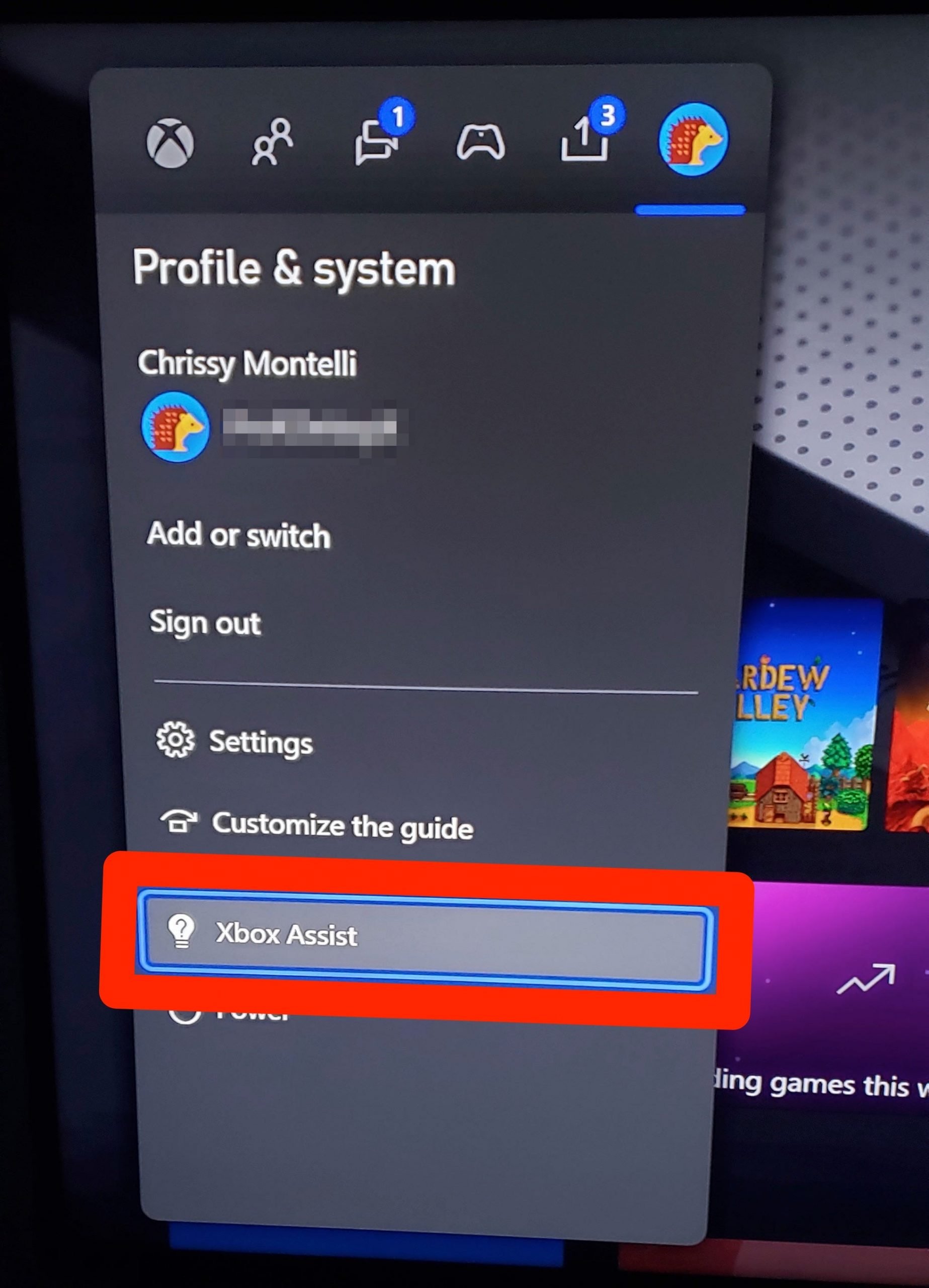 An Xbox menu, with the "Xbox Assist" option highlighted.