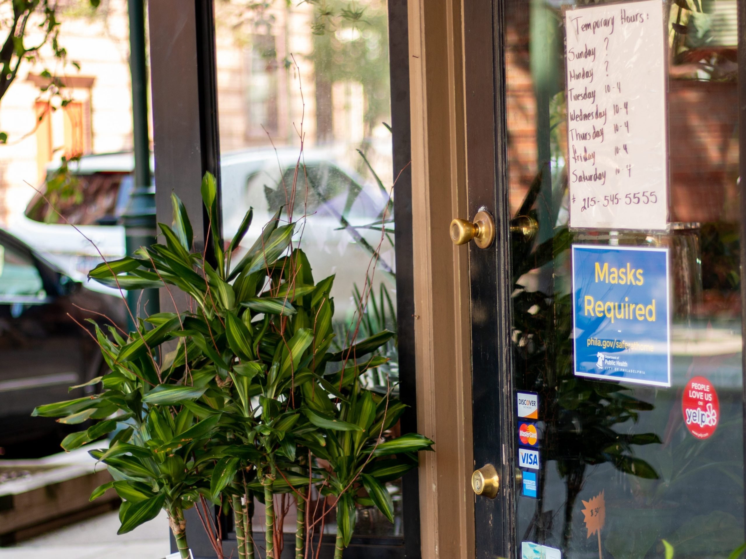 A flower shop in Center City, Philadelphia, with a sign instructing all customers to wear masks.