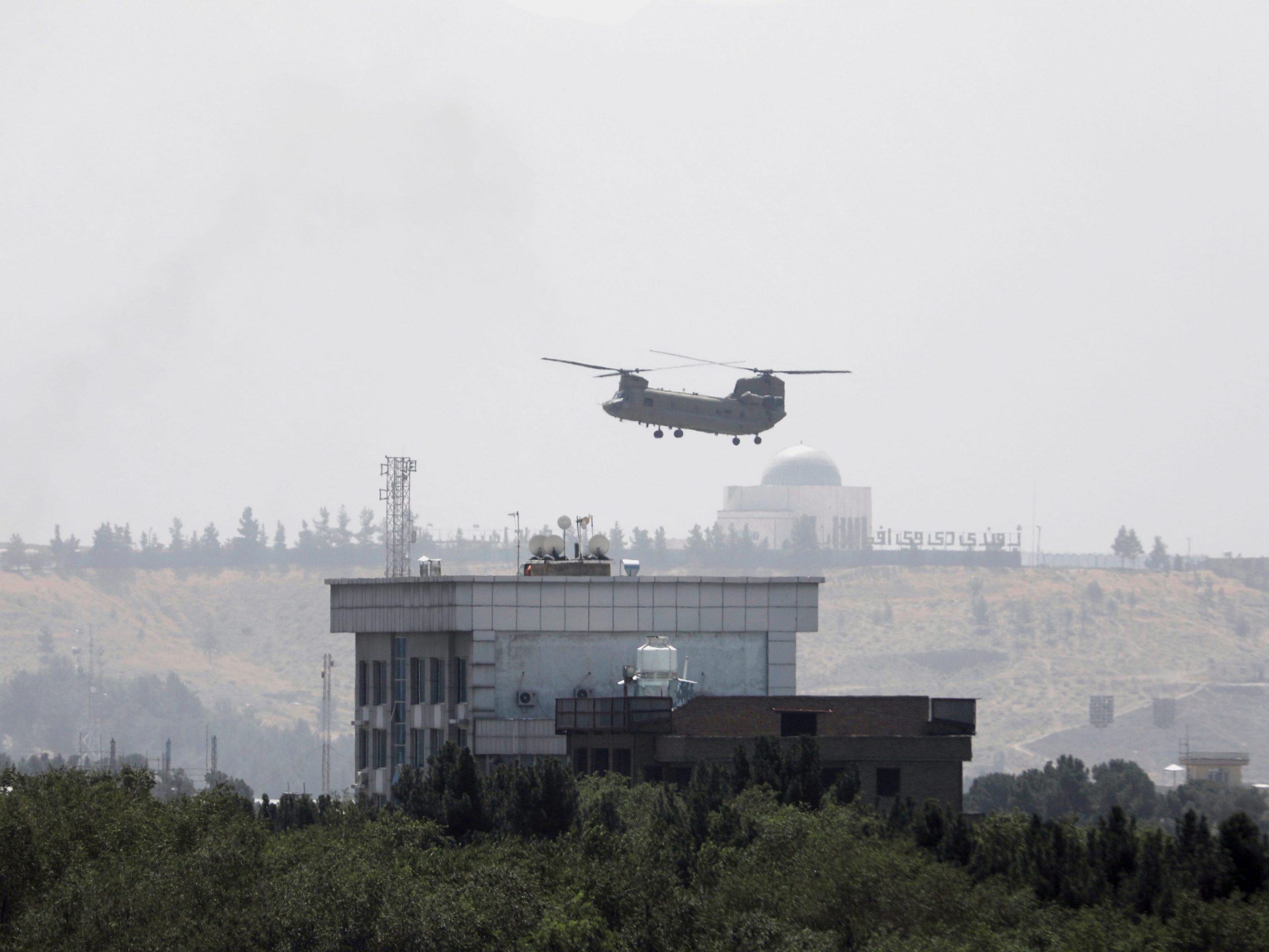 A U.S. Chinook helicopter flies near the U.S. Embassy in Kabul, Afghanistan, Sunday, Aug. 15, 2021.