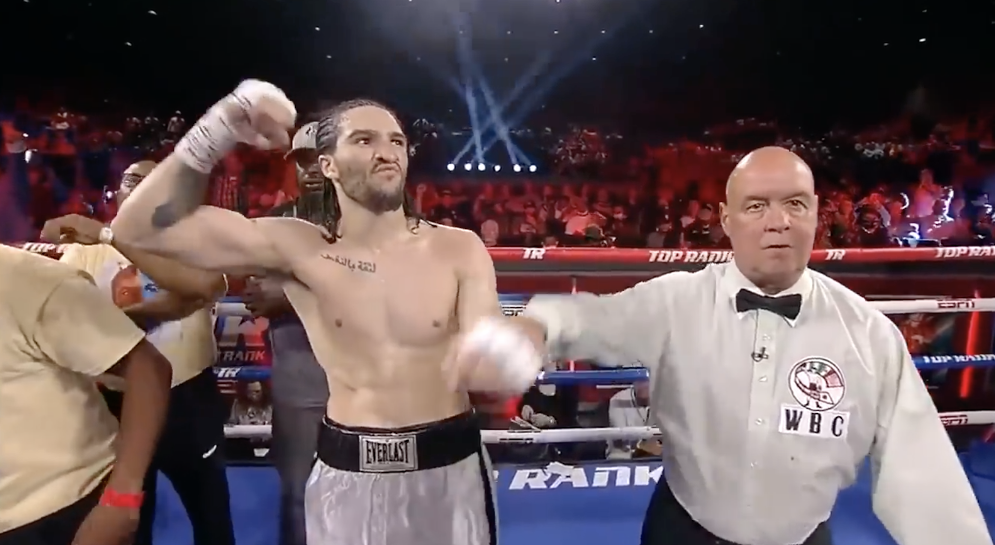 Nico Ali Walsh, grandson of Muhammad Ali, scored a highlight reel KO on his pro debut