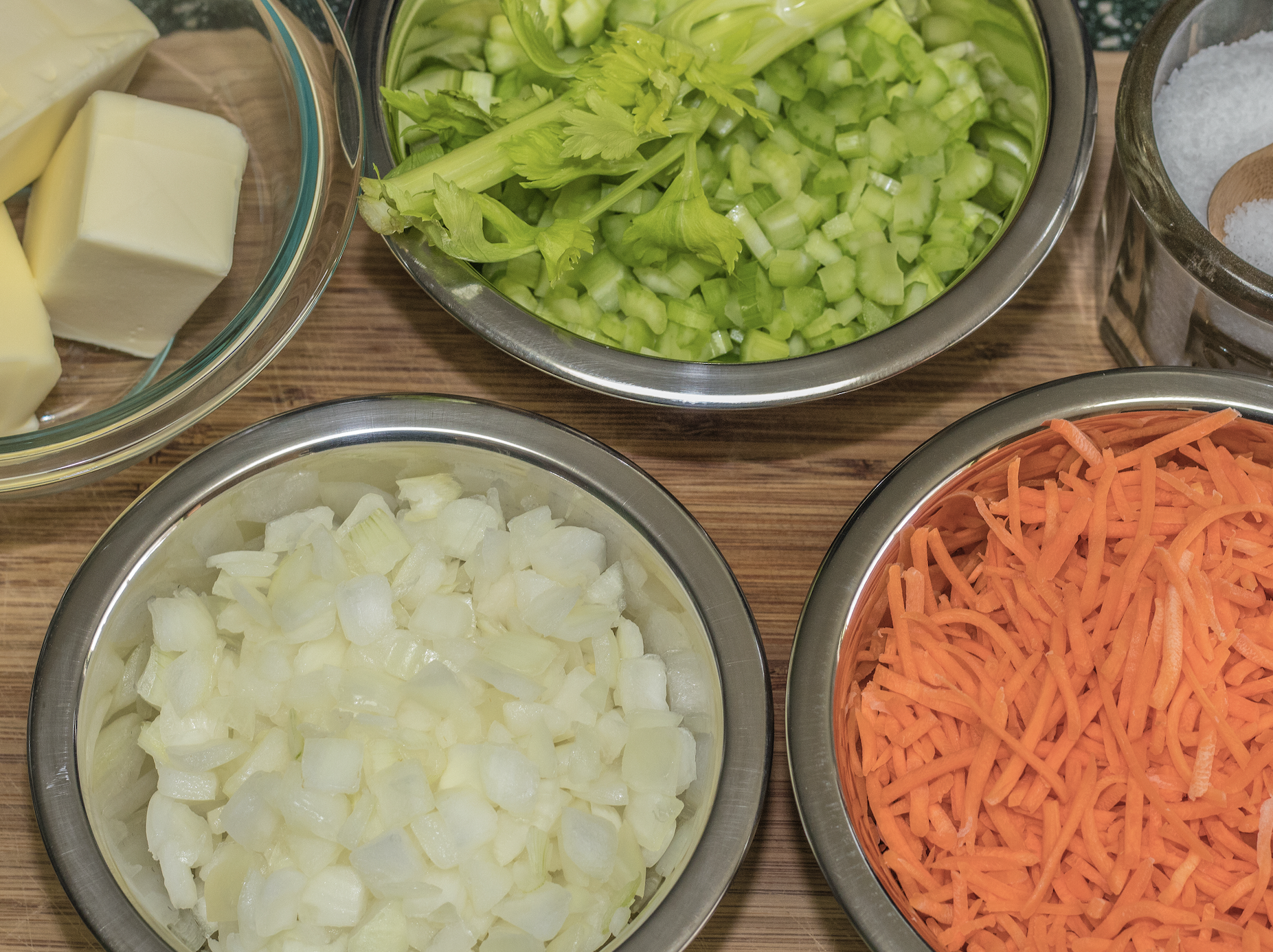 mise en place chopped vegetables kitchen prep