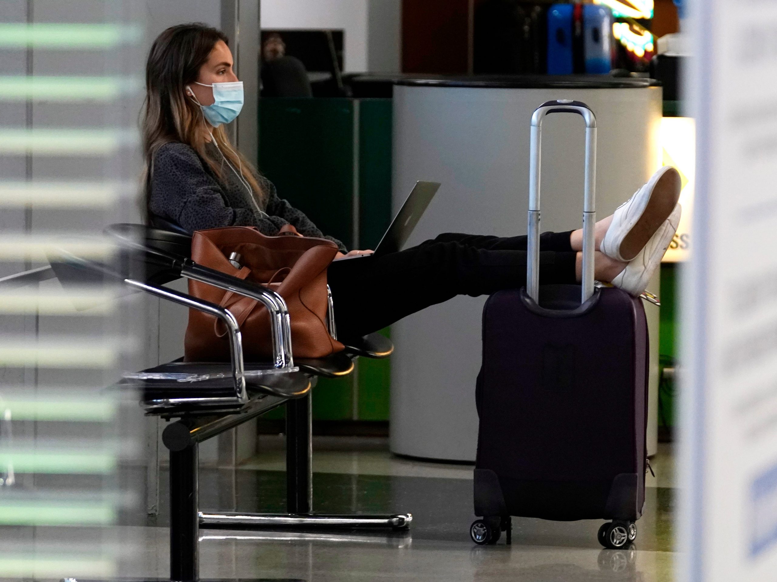 O'Hare International Airport Travel Woman Mask