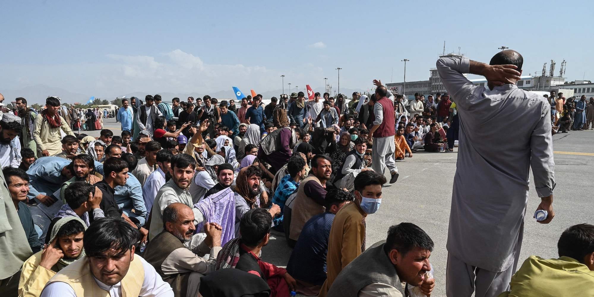 kabul airport crowd