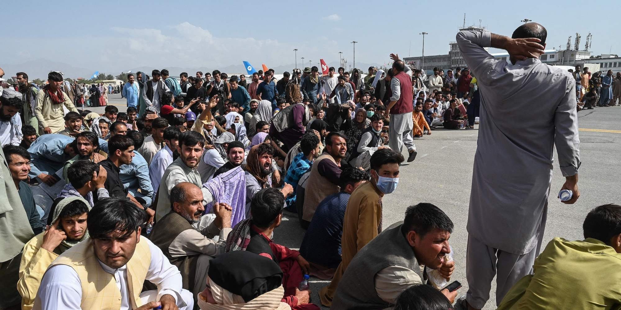 kabul airport crowd