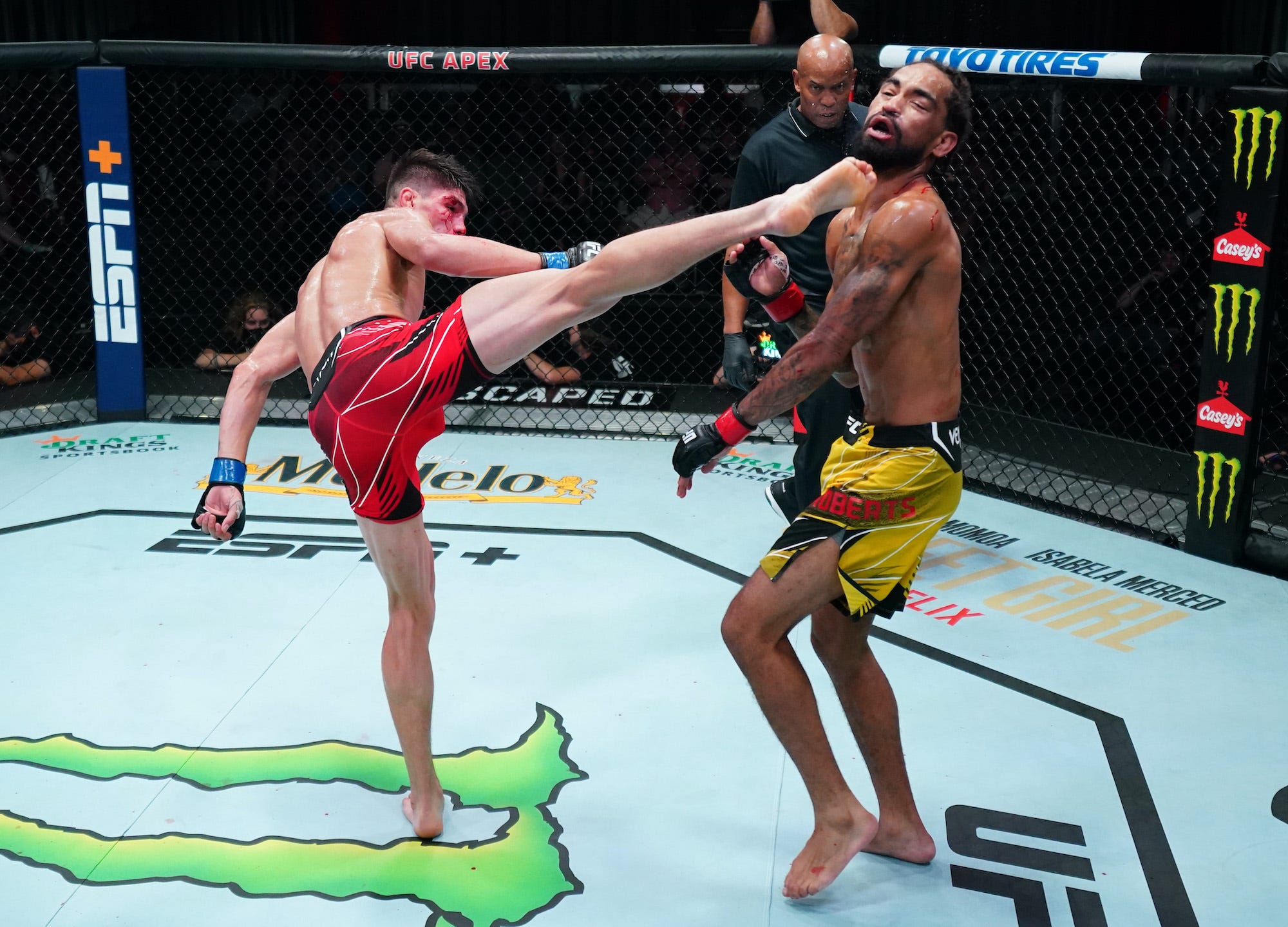 Ignacio Bahamondes knocks his opponent out with a violent kick to the jaw.