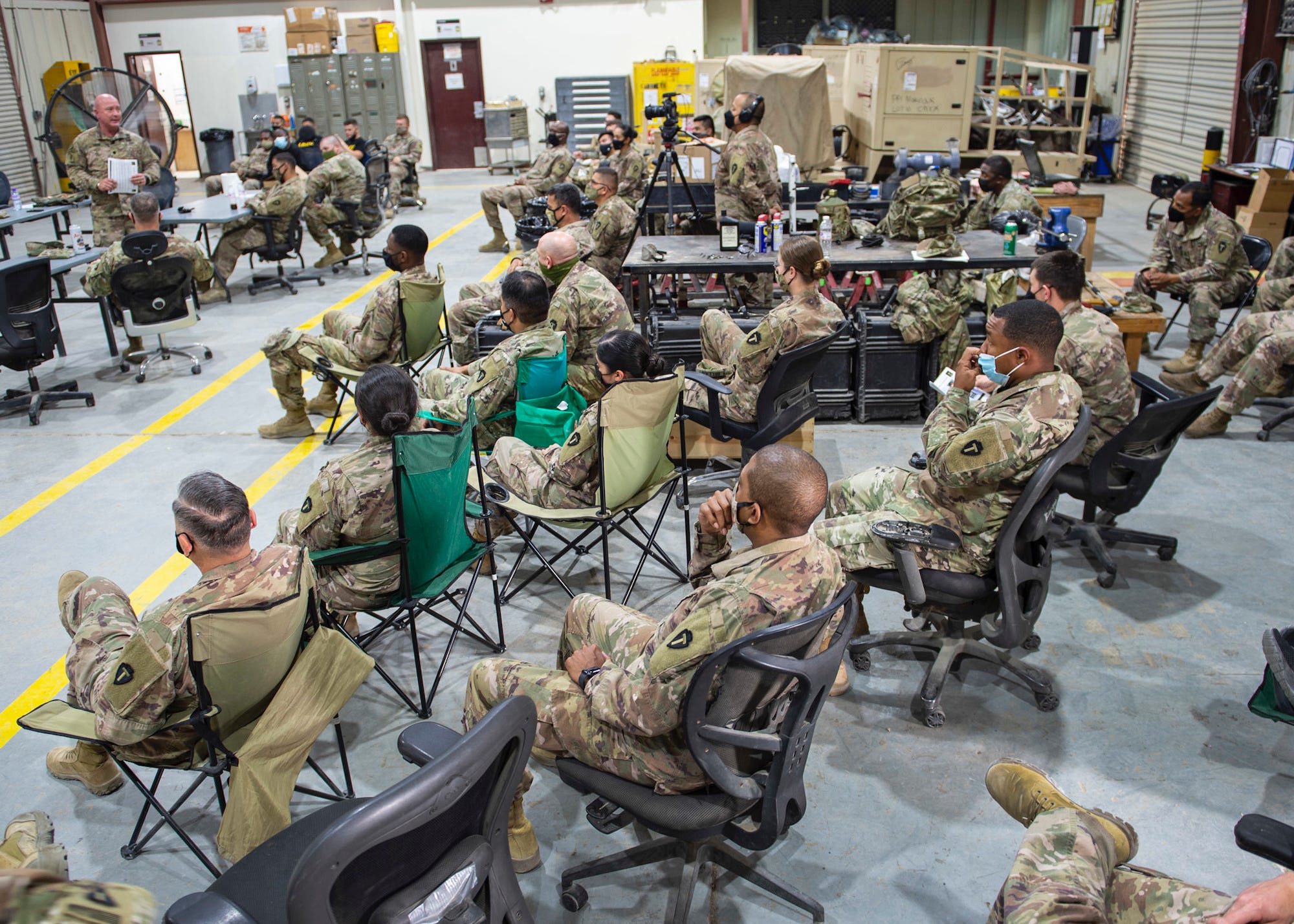 Soldiers at class on extremism in US military