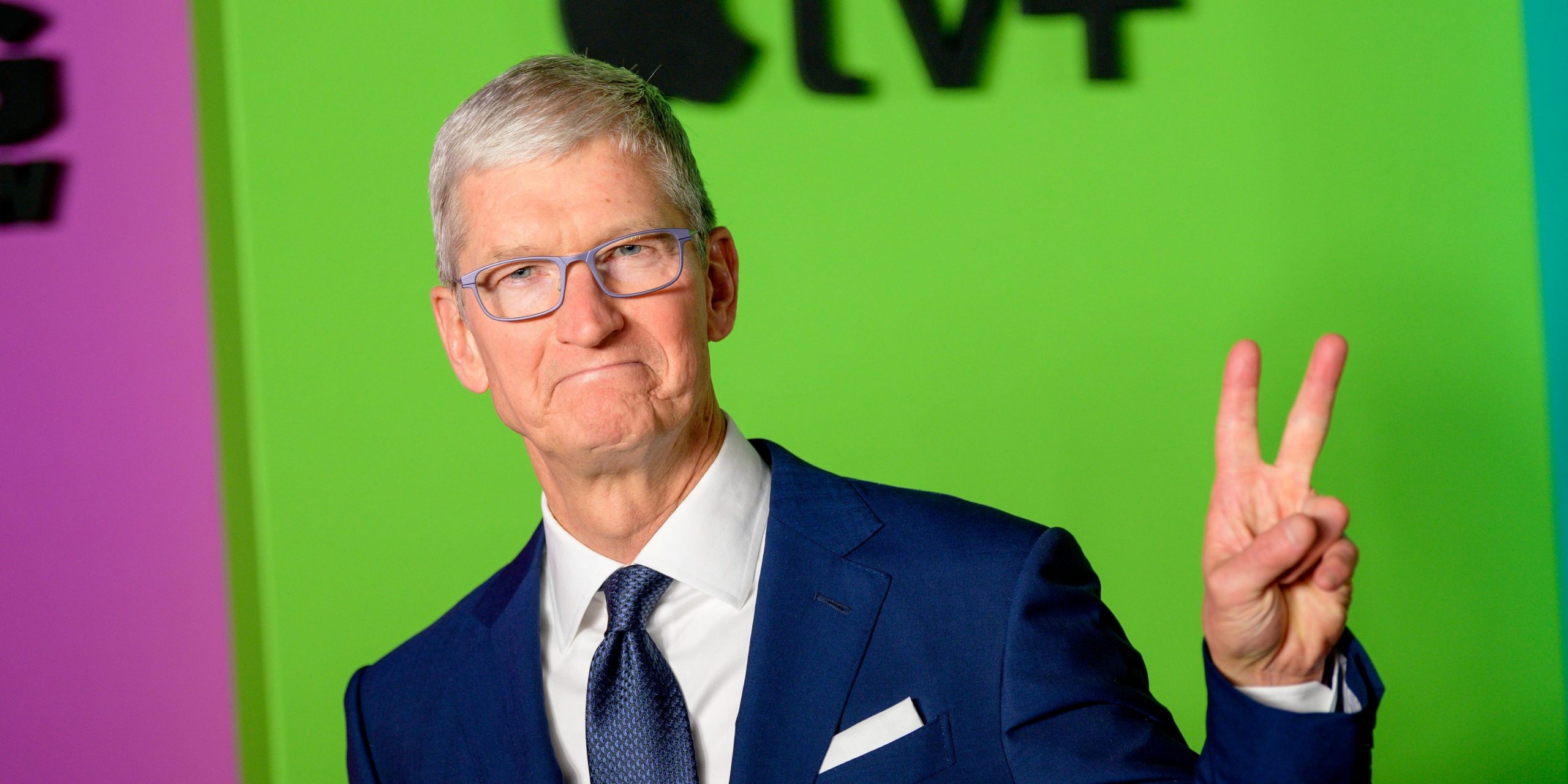 tim cook peace sign