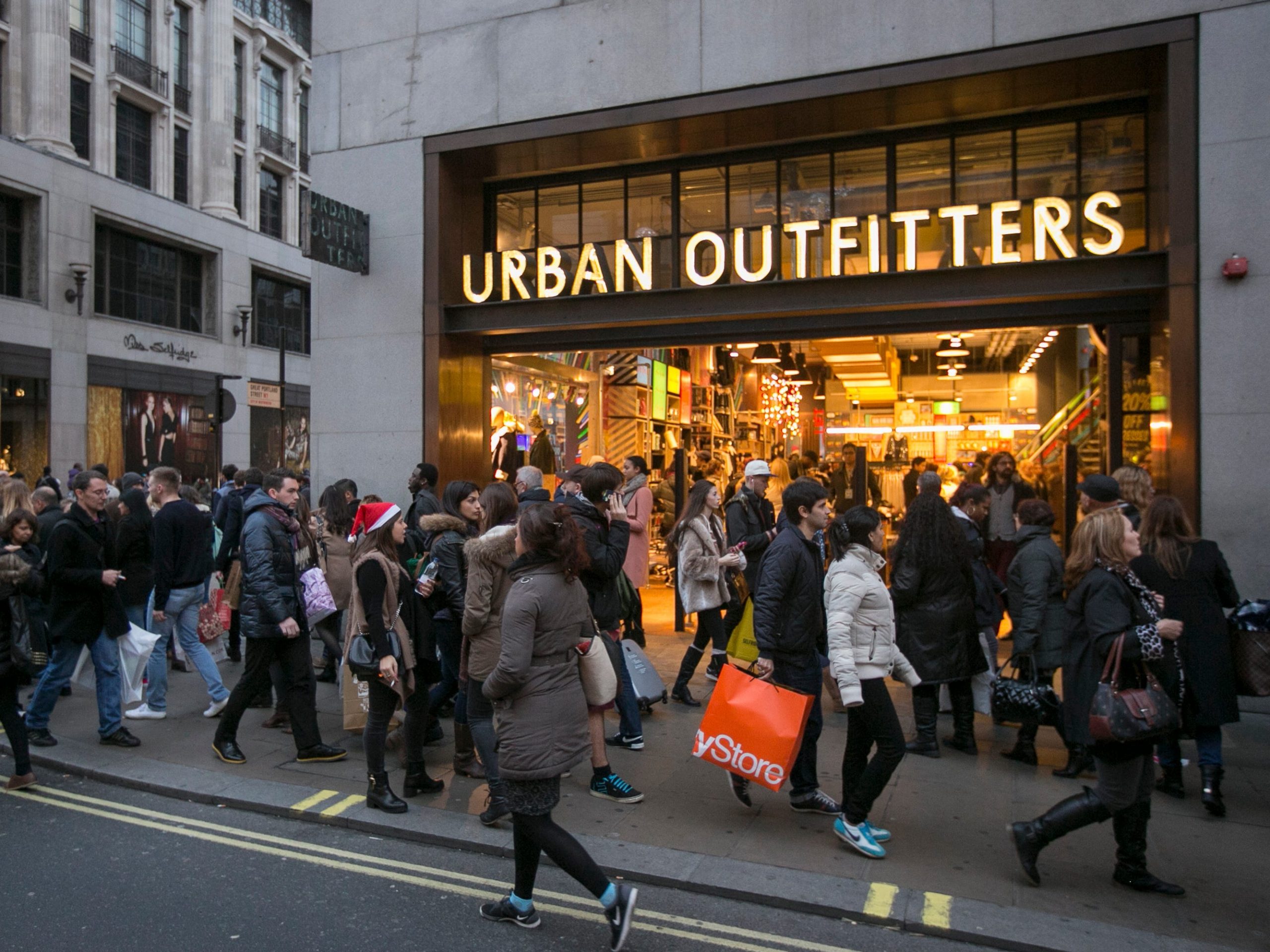 urban outfitters storefront shopping