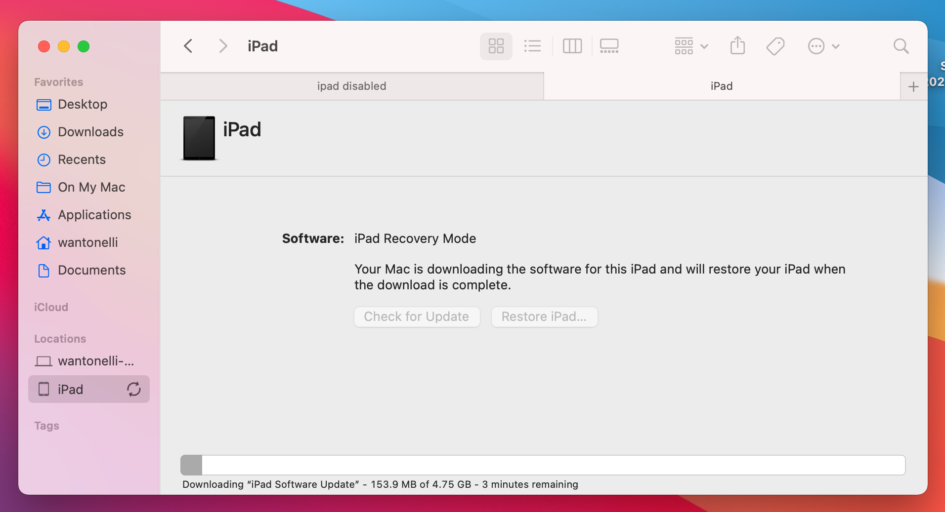 A Mac finder window showing a progress bar for an iPad being restored.
