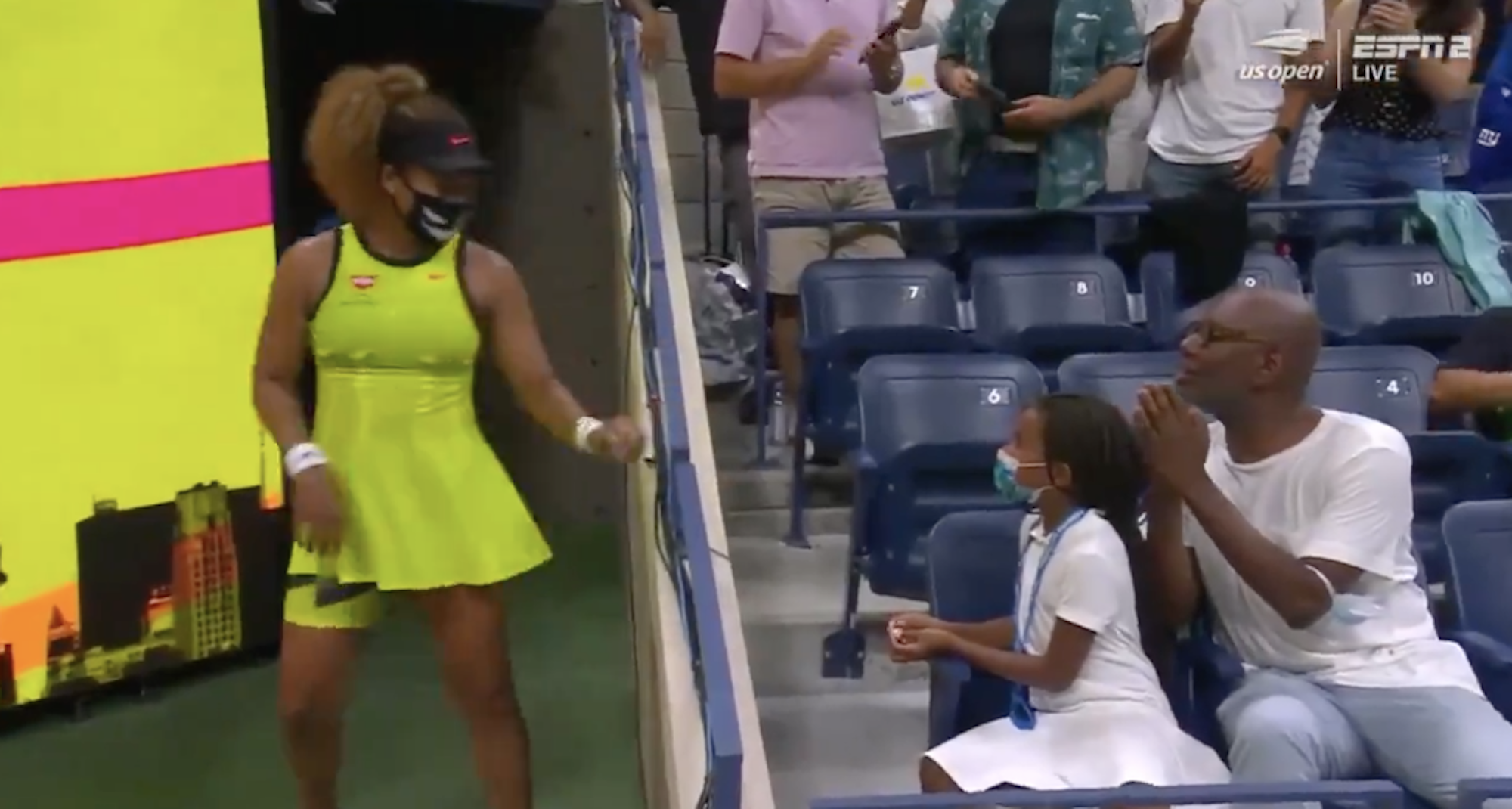Naomi Osaka gives a young fan a gift at the US Open
