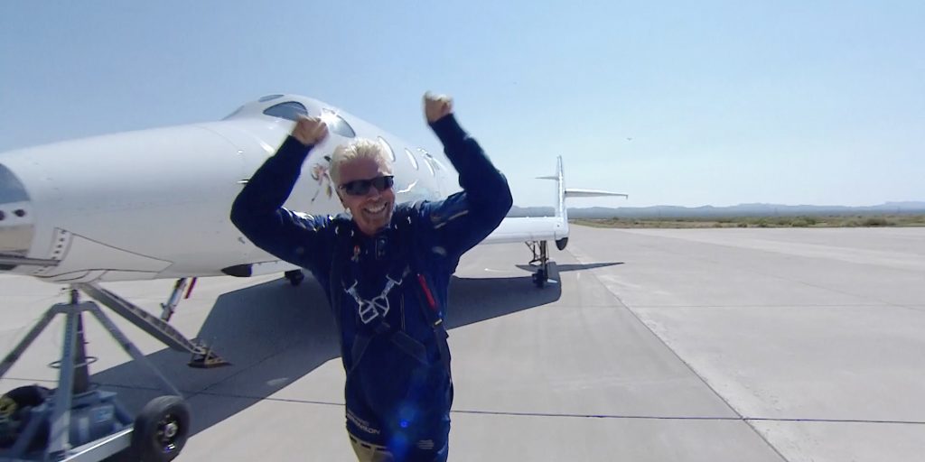 Richard Branson na zijn vlucht met SpaceShip Two Unity 22 van Virgin Galactic op 11 juli 2021.