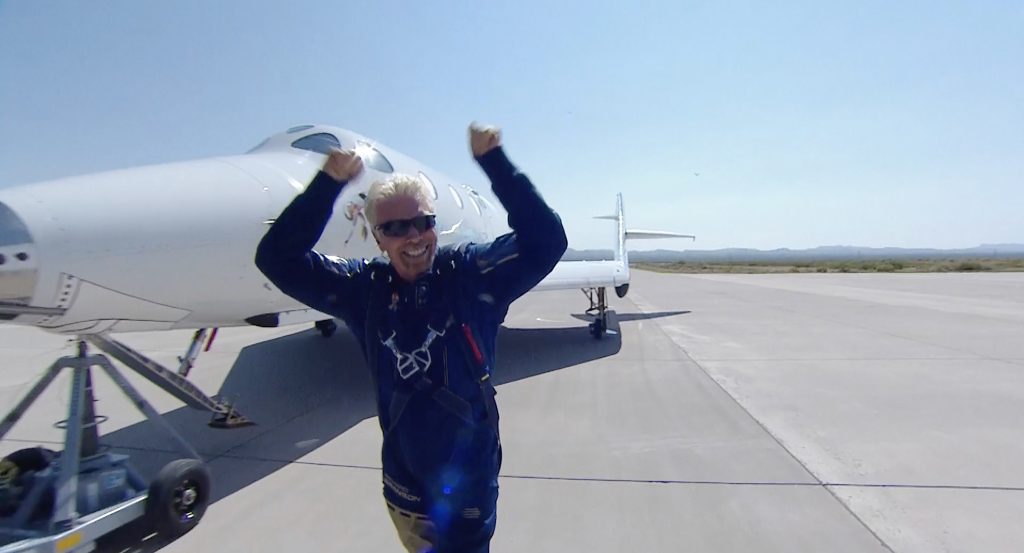 Richard Branson na zijn vlucht met SpaceShip Two Unity 22 van Virgin Galactic op 11 juli 2021.
