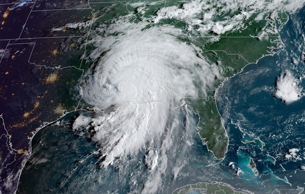 Satellietbeeld van de orkaan Ida boven het zuiden van de VS.