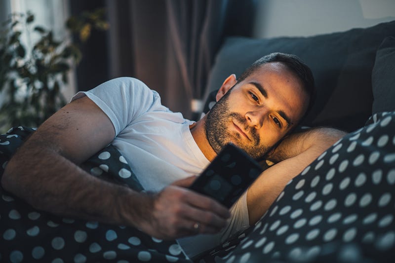 Smartphonegebruik in bed. Foto: BI