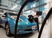 Nissan Leaf met onderzoeker