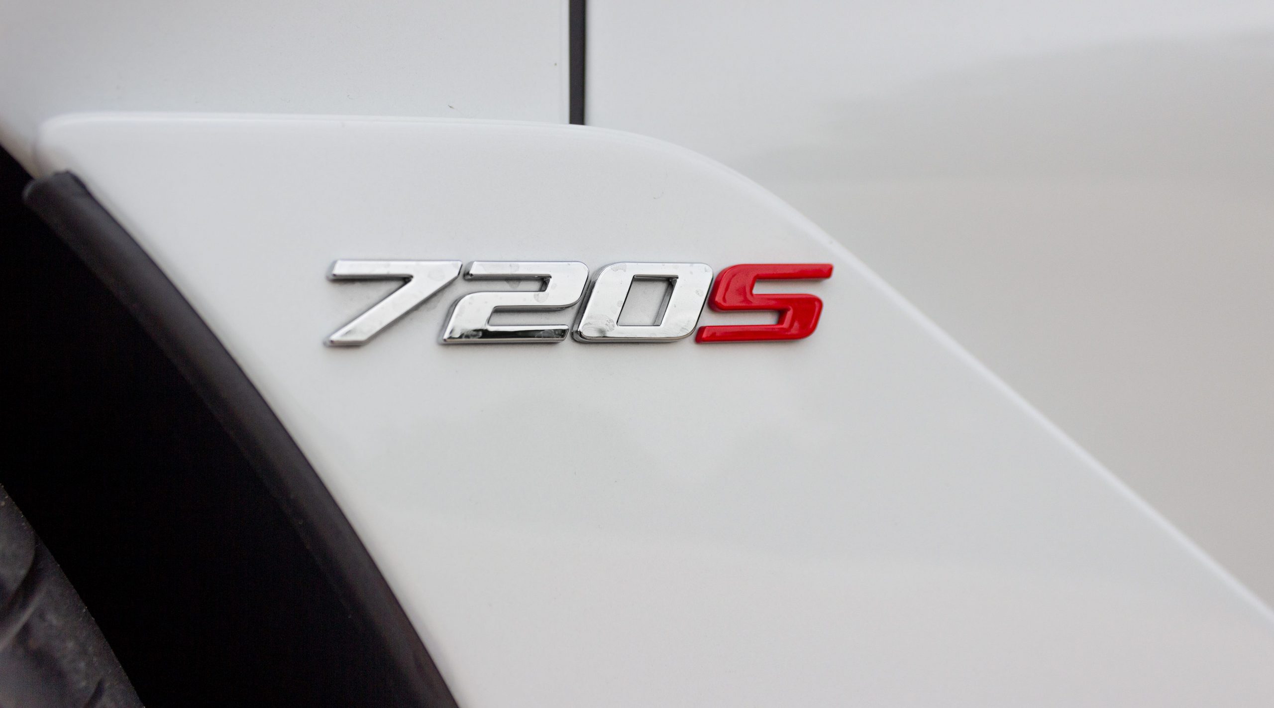 The McLaren 720S Spider side logo.