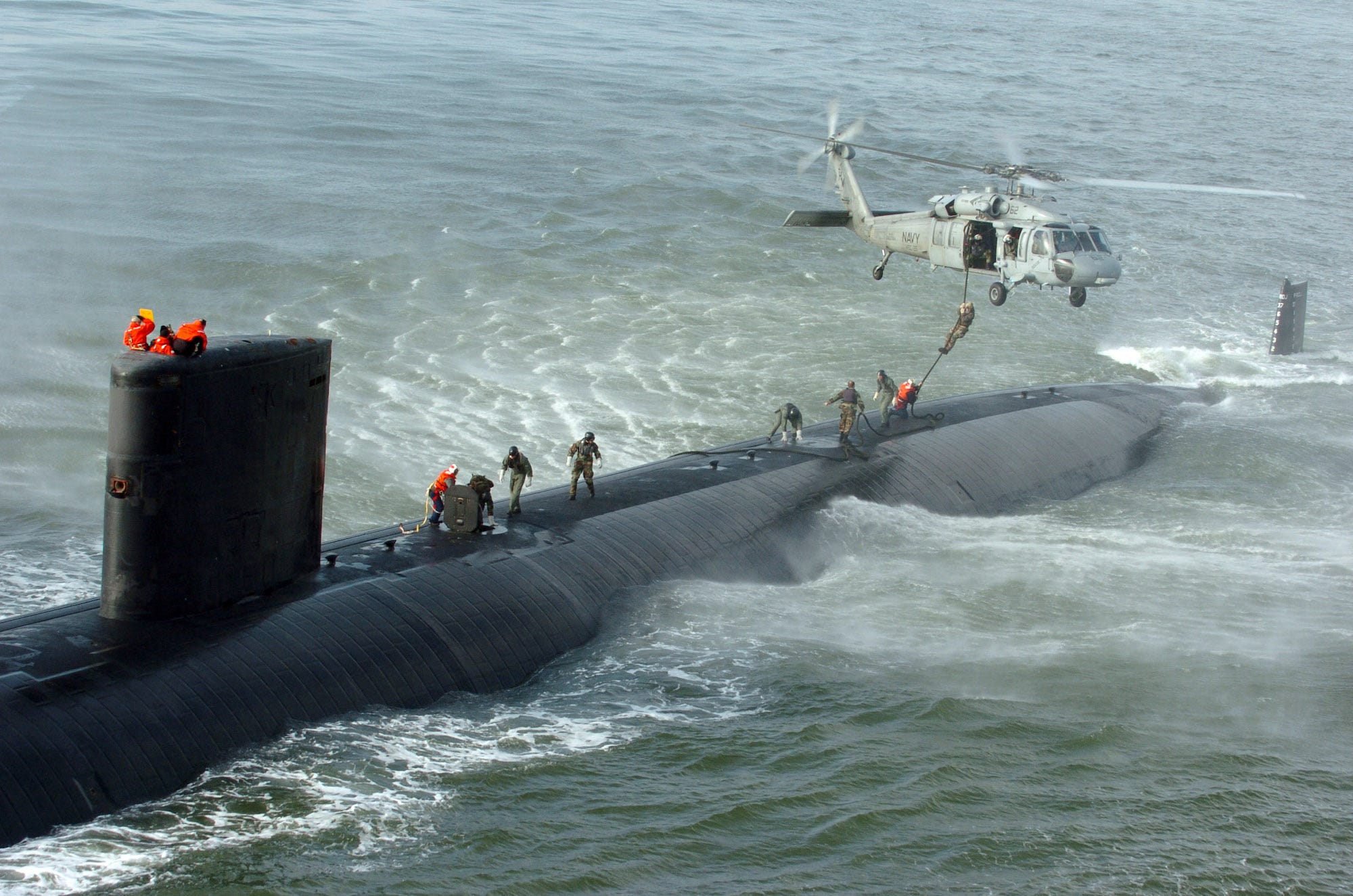 Navy SEAL fast rope on to USS Toledo submarine