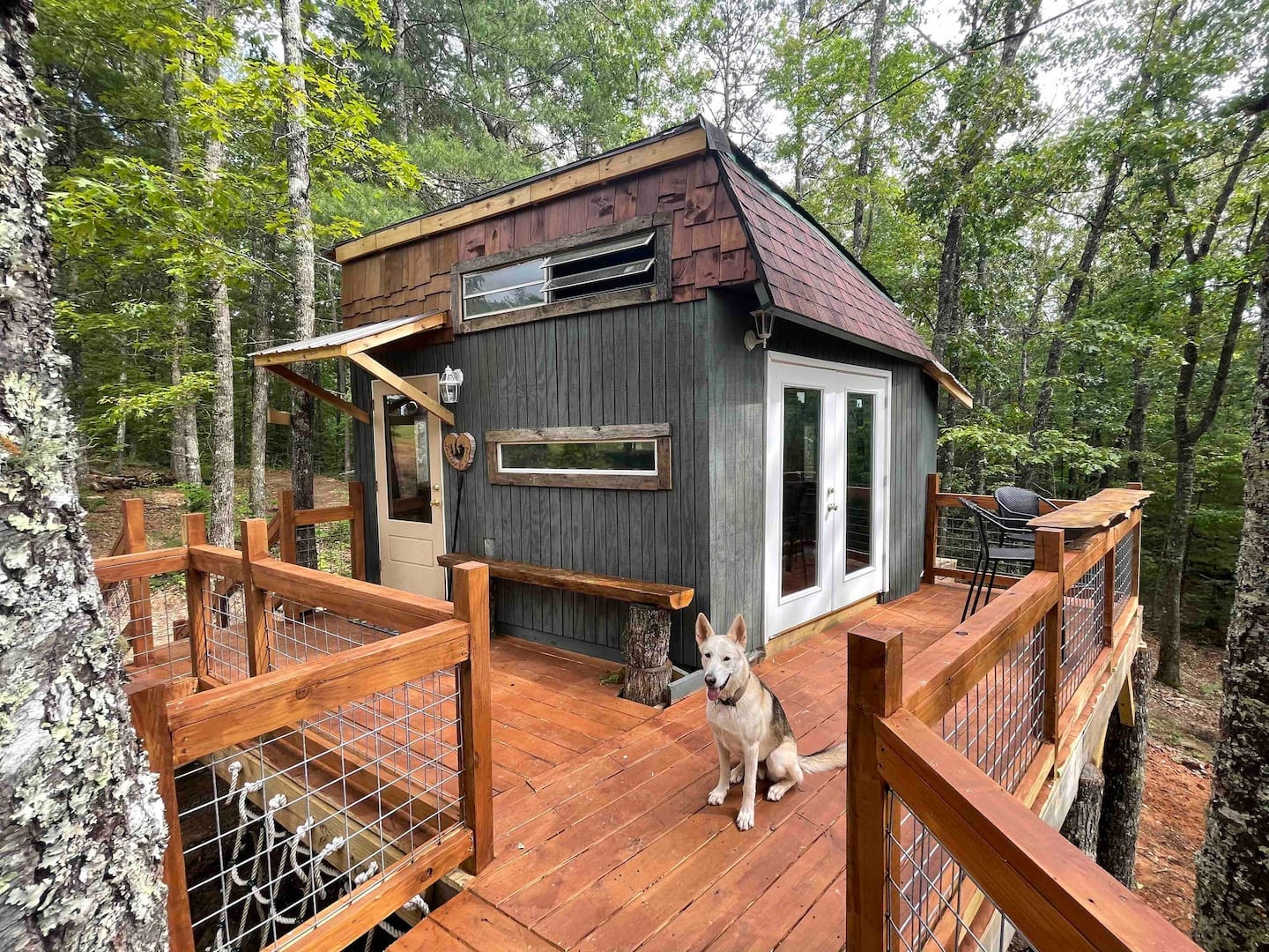 The terrace of Eli's Treehouse in North Carolina