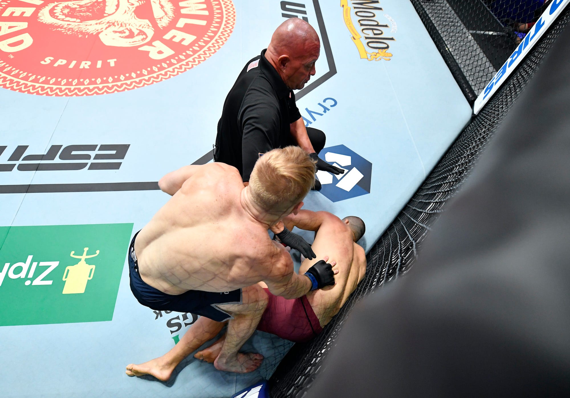 A.J. Fletcher finishes Leonardo Damiani in front of Dana White to earn a UFC contract.