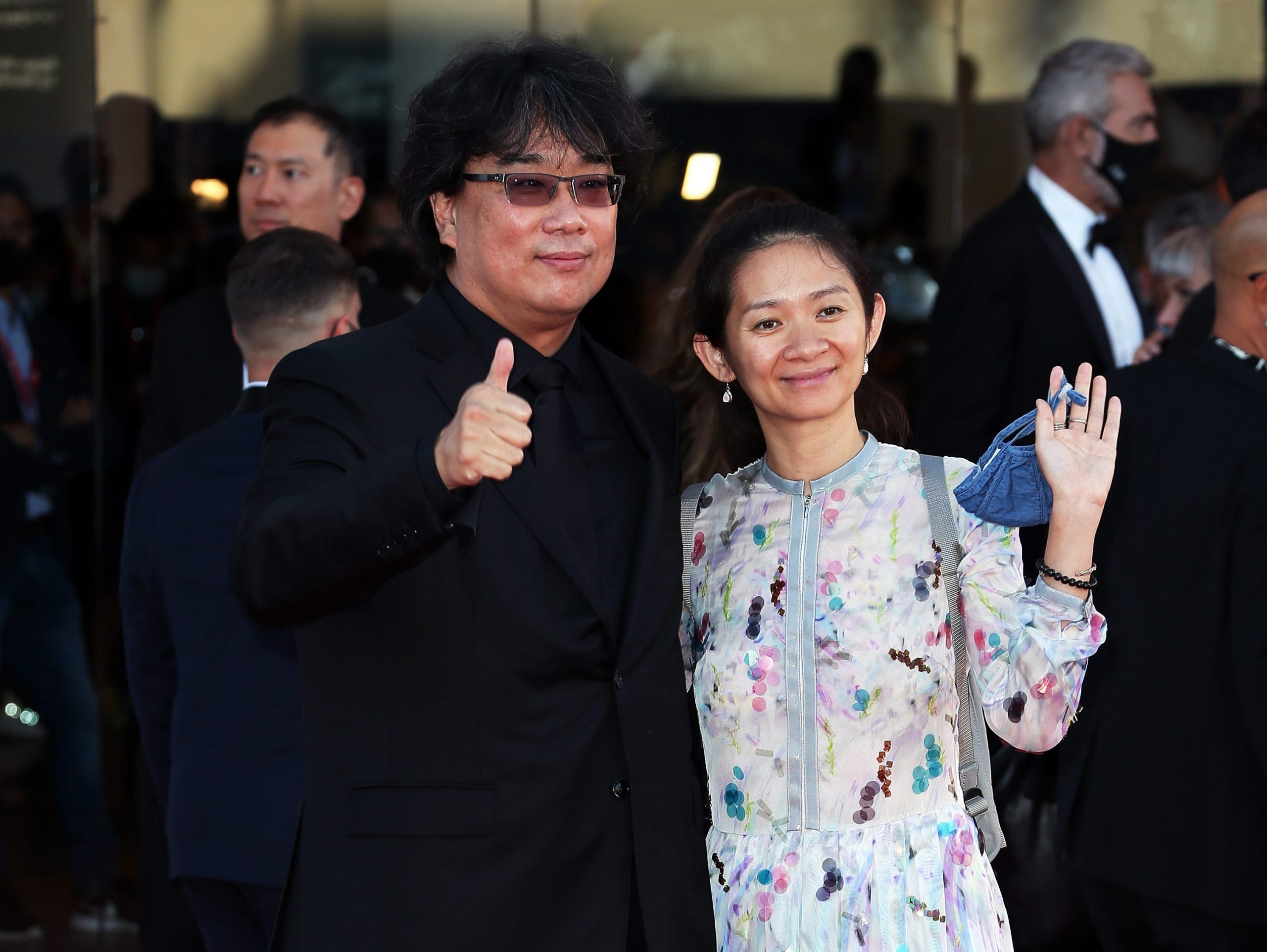 A picture of Bong Joon Ho and Chloe Zhao.