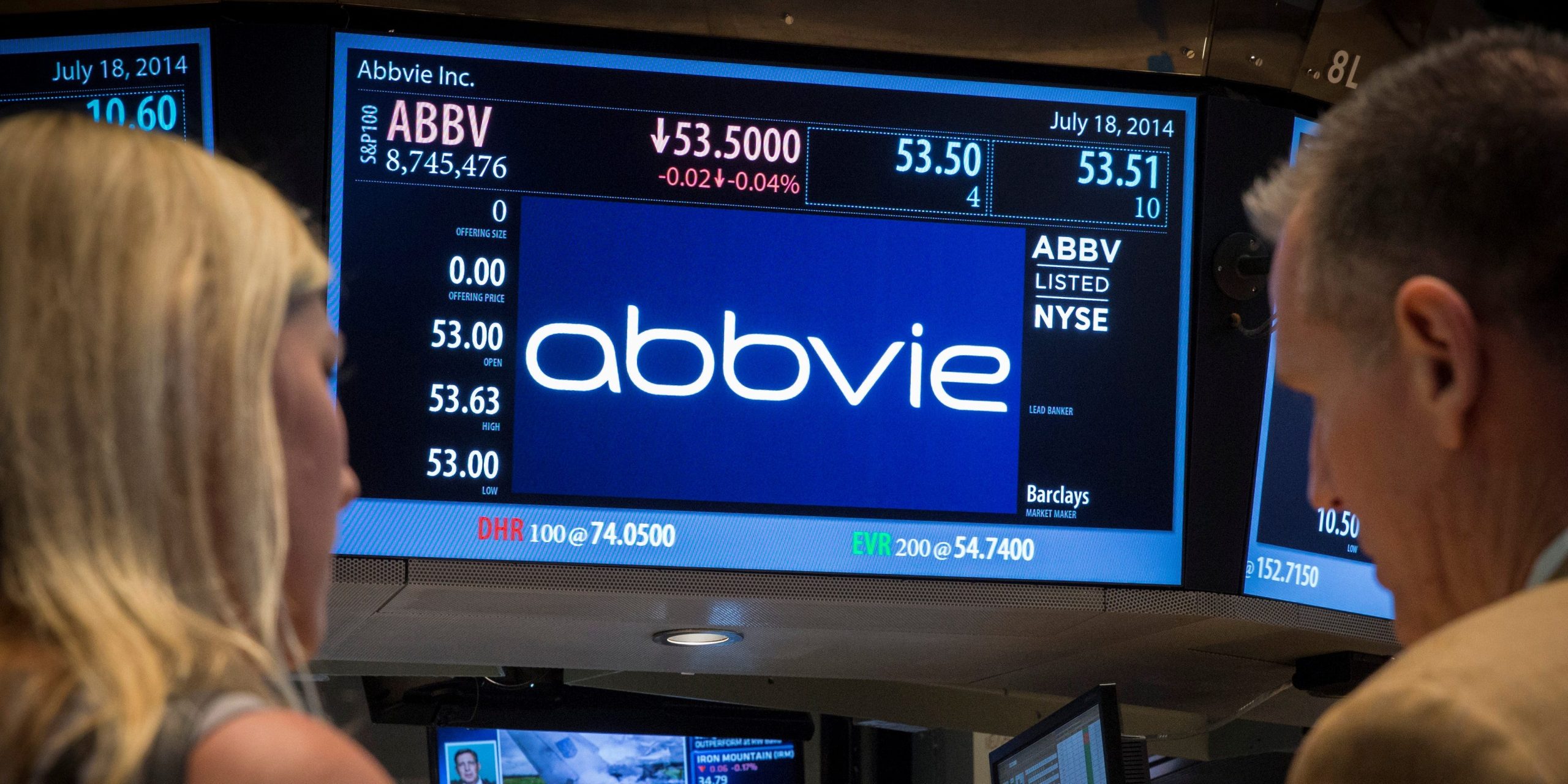 FILE PHOTO: A screen displays the share price for drugmaker AbbVie on the floor of the New York Stock Exchange July 18, 2014.  REUTERS/Brendan McDermid/File Photo