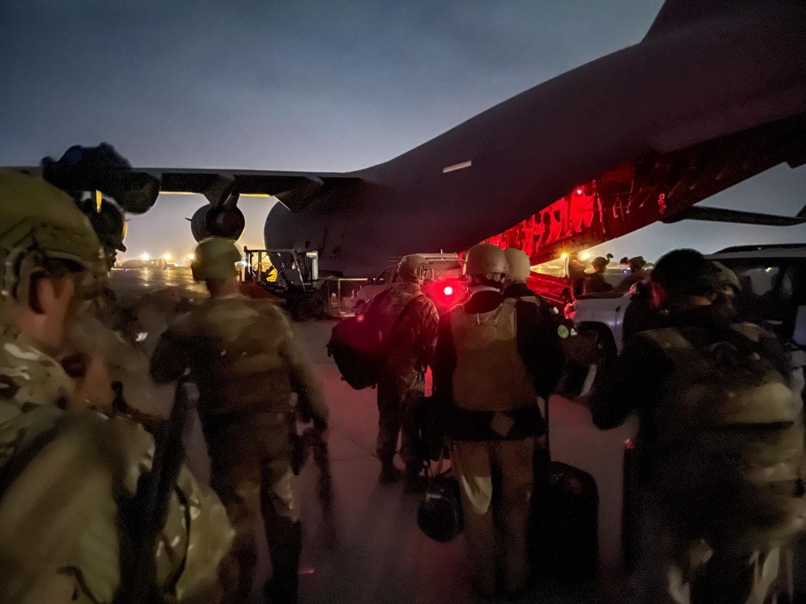 82nd Airborne paratroopers board C-17 during Afghanistan evacuation