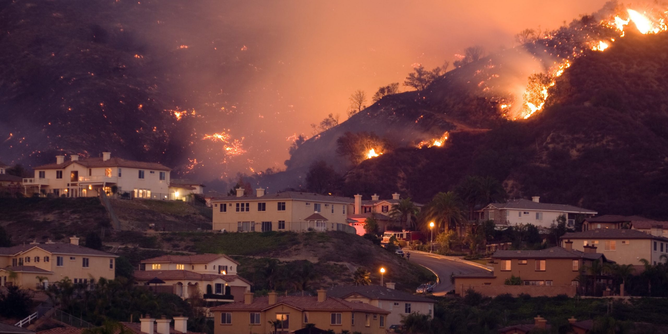 california wildfires approaching homes