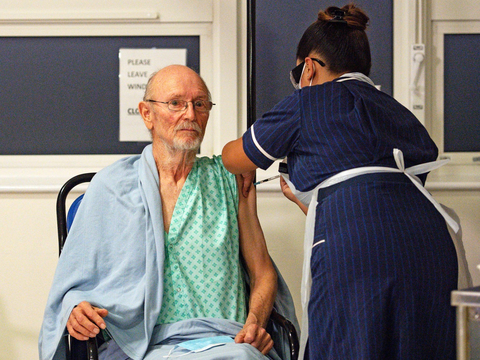 Englishman william shakespeare, 81, getting his COVID-19 vaccine from a nurse