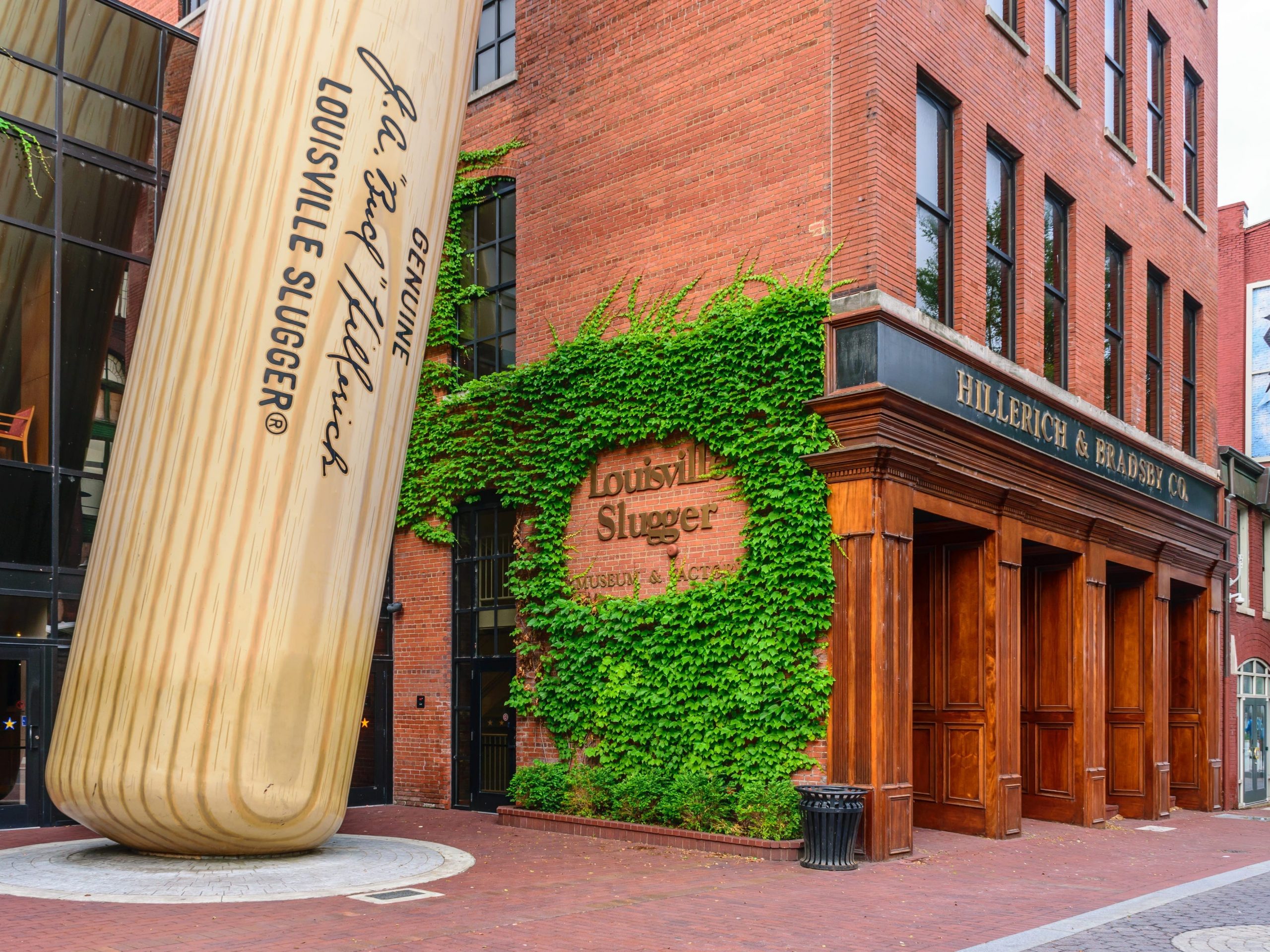 exterior shot of the baseball bat in front of the louisville slugger museum and factory