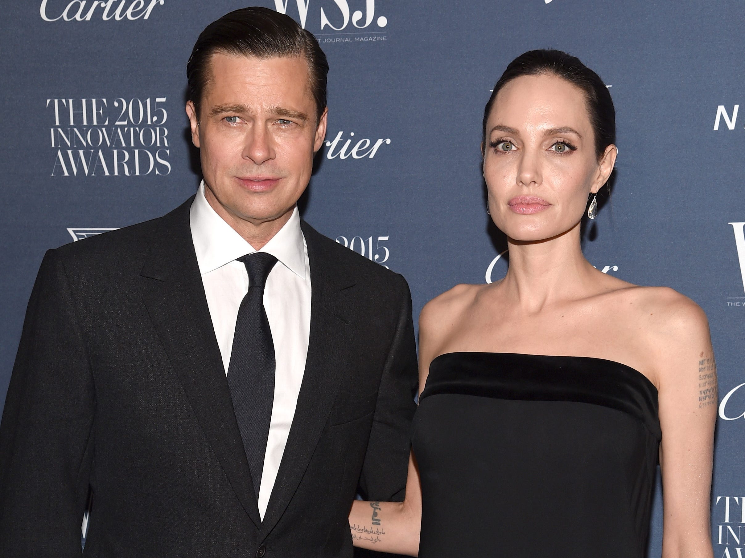 brad pitt angelina jolie pose together in the red carpet in 2015.