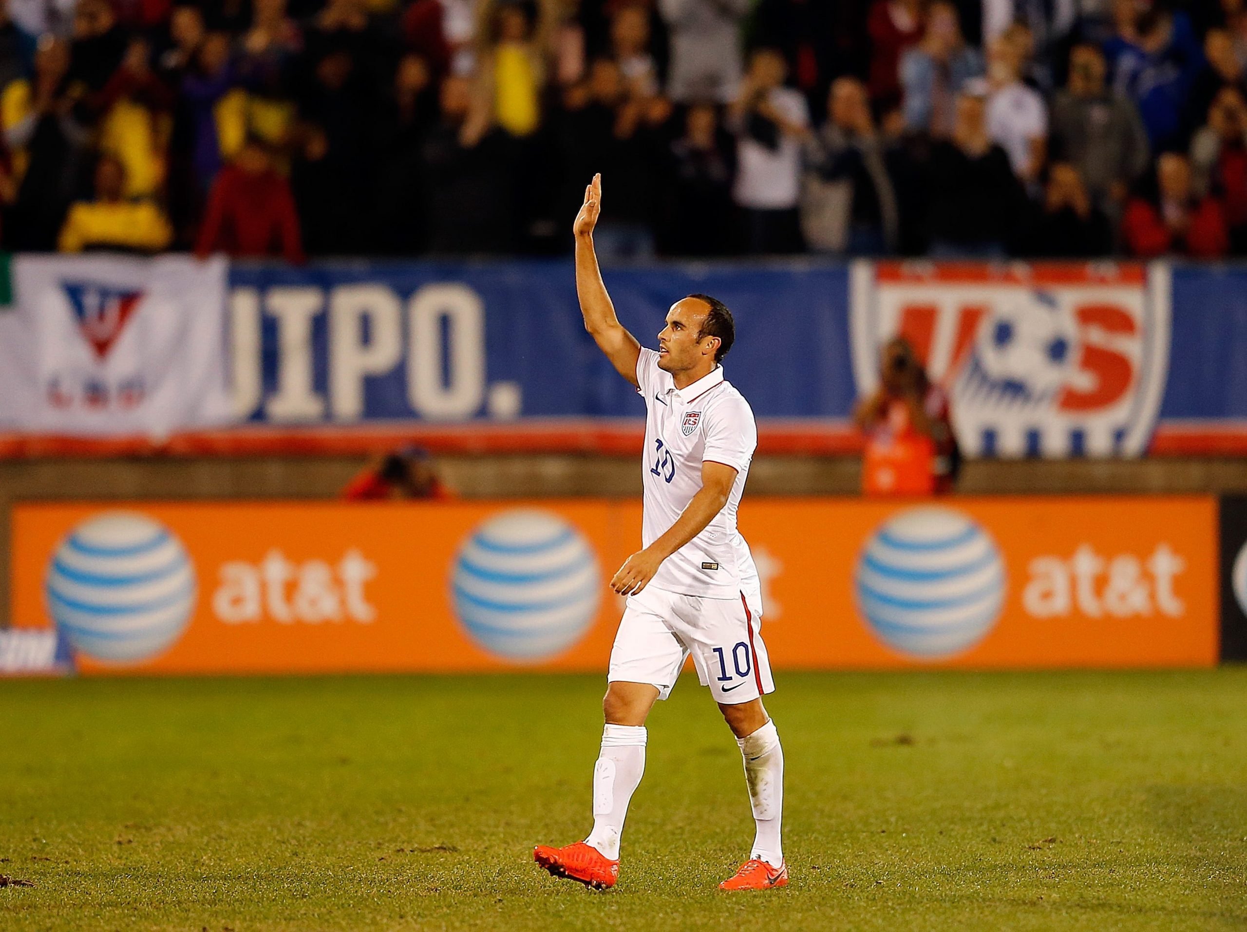 Landon Donovan leaves the field after playing in the first half during an international friendly with Ecuador