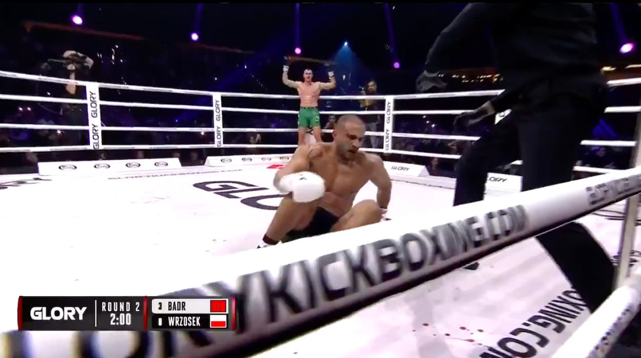 Badr Hari tries to recover after a late finish from Arek Wrzosek.