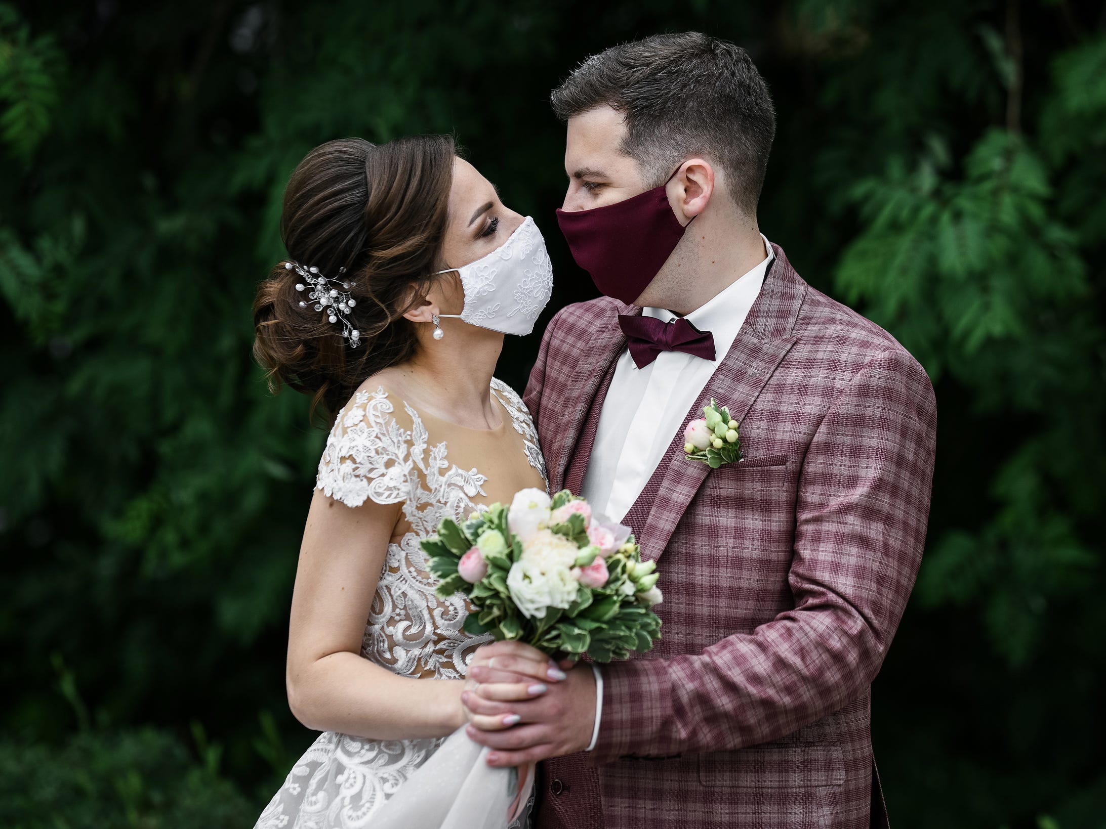 newlywed couple wearing medical masks