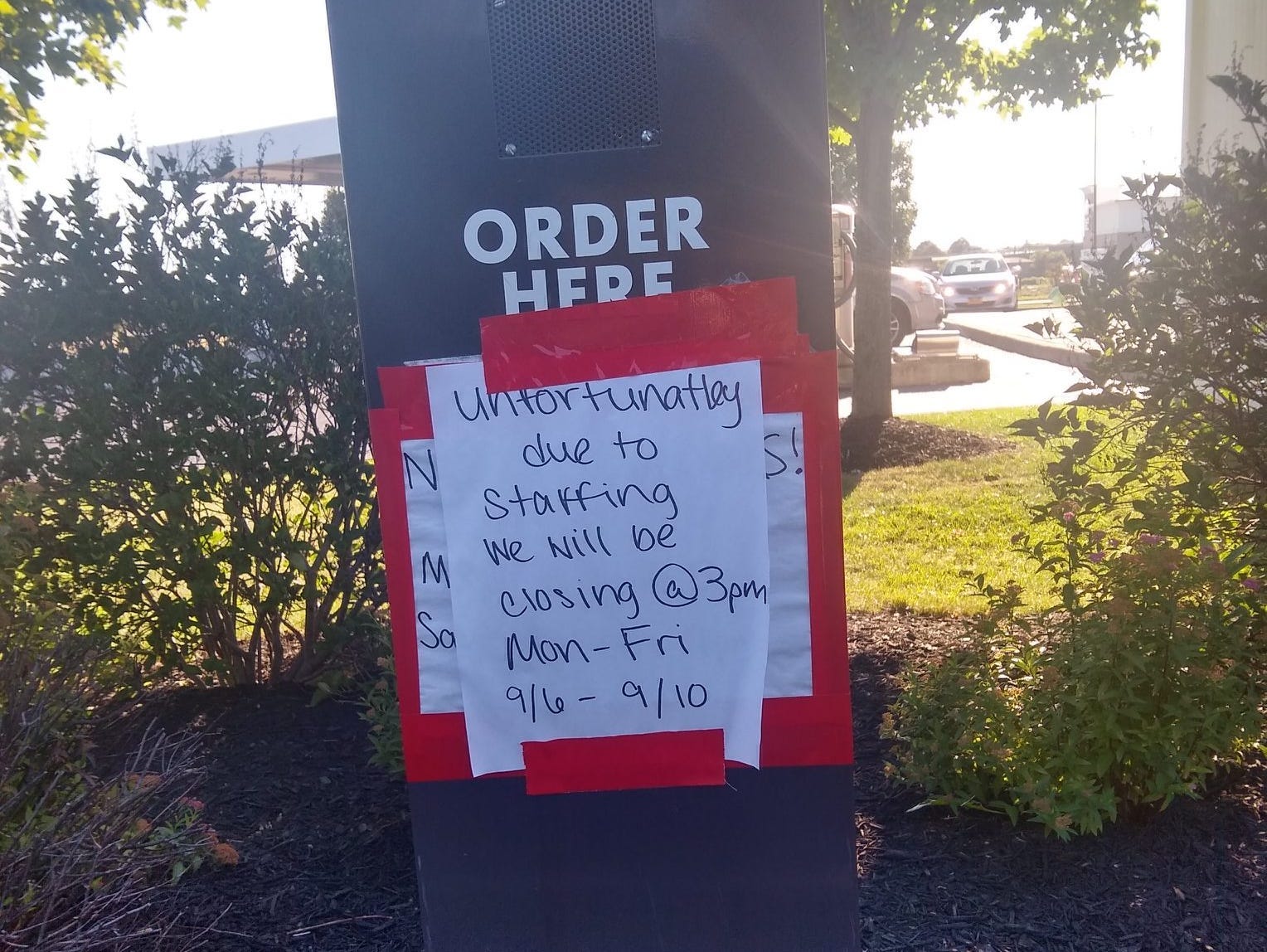 Dunkin' closing early sign