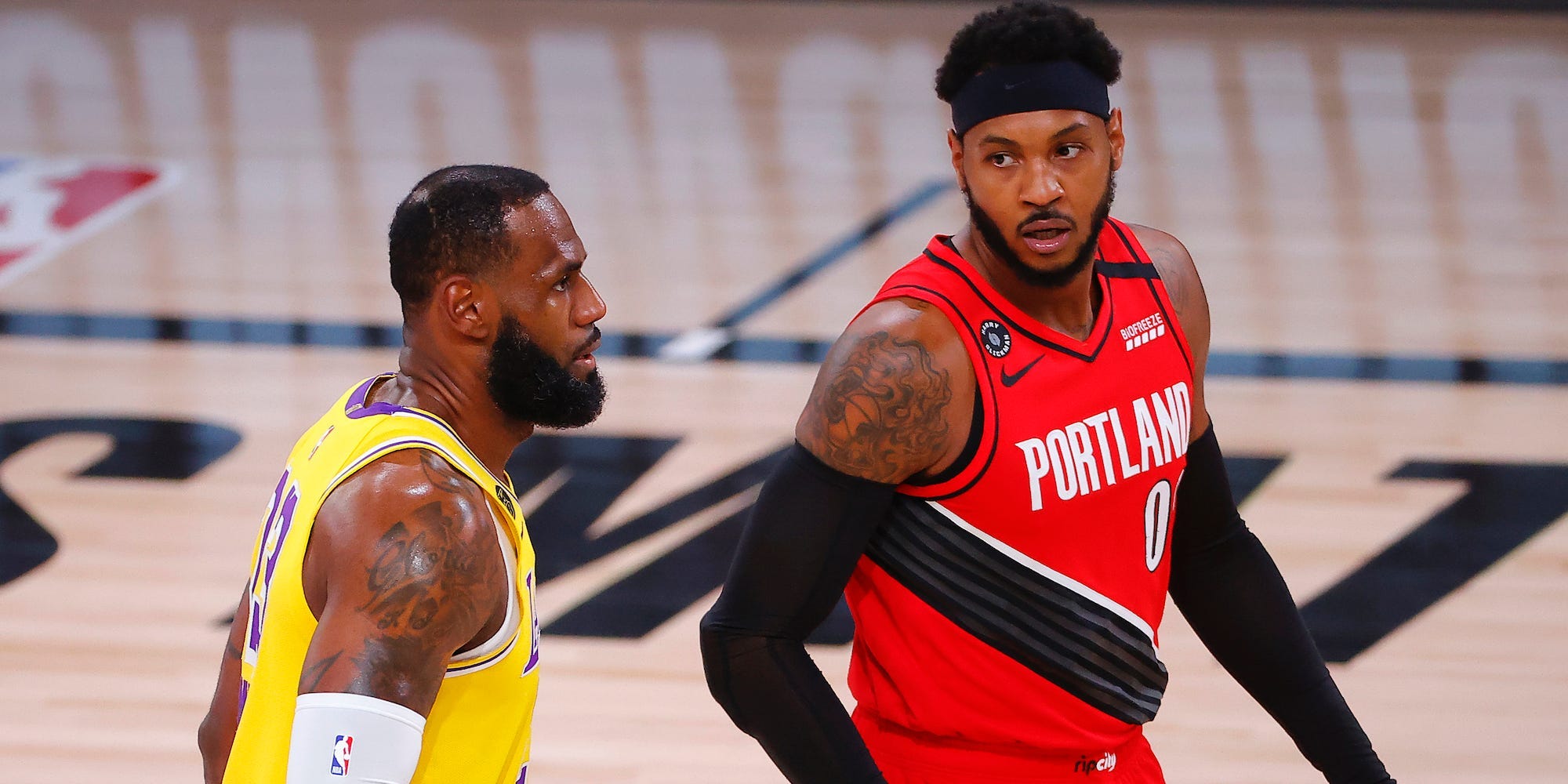 Carmelo Anthony looks at LeBron James during a game in 2020.