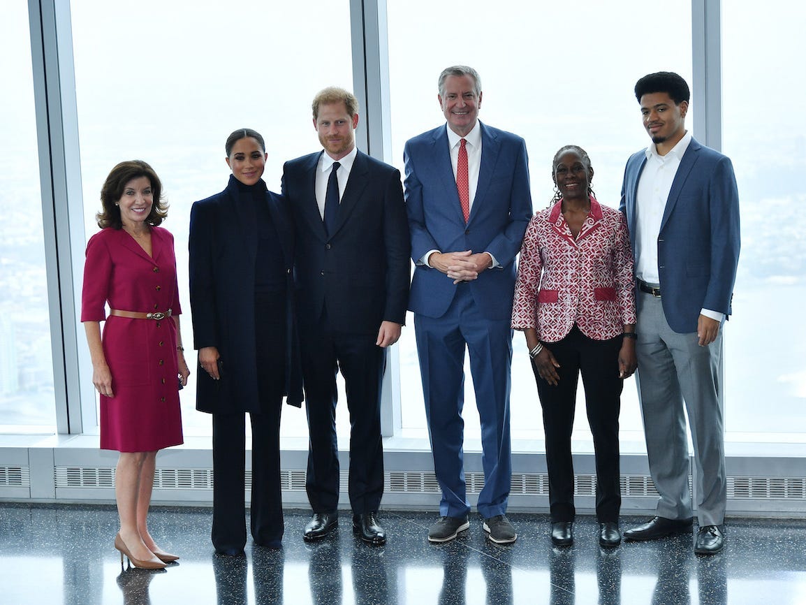 New York Governor Kathy Hochul stands with Meghan Markle, Prince Harry, Bill de Blasio, and others at the One World Trade Center observatory in New York City.