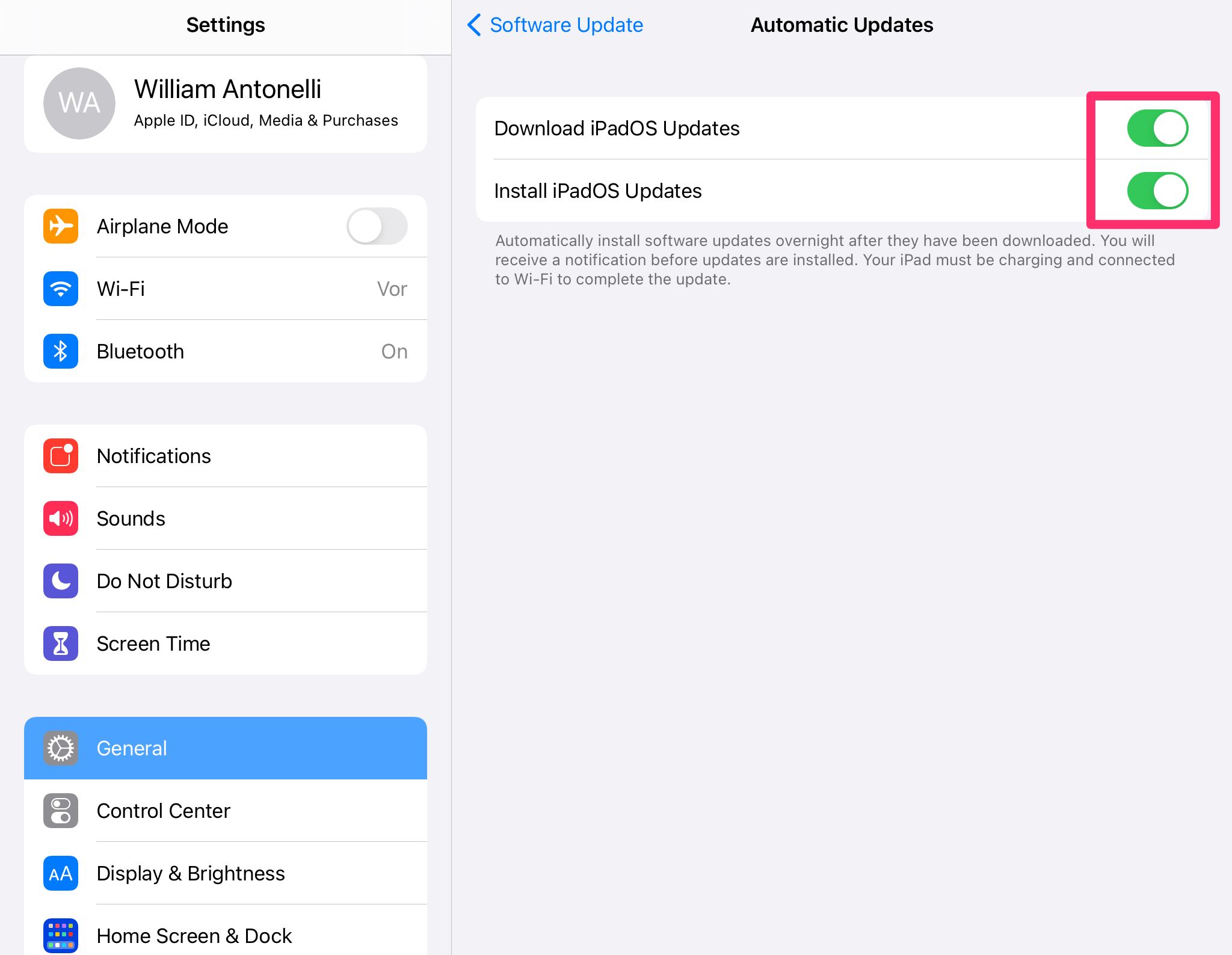 Screenshot of Automatic Updates page in iPad Settings app