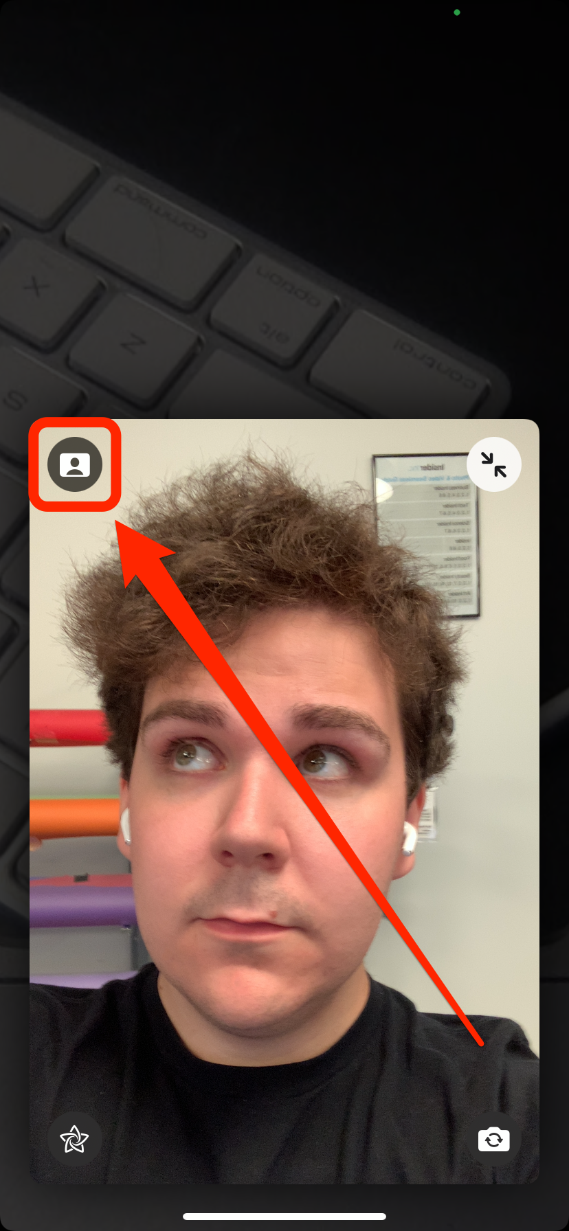 A FaceTime call, with the caller's preview enlarged. The Portrait Mode icon in the top-left is highlighted.