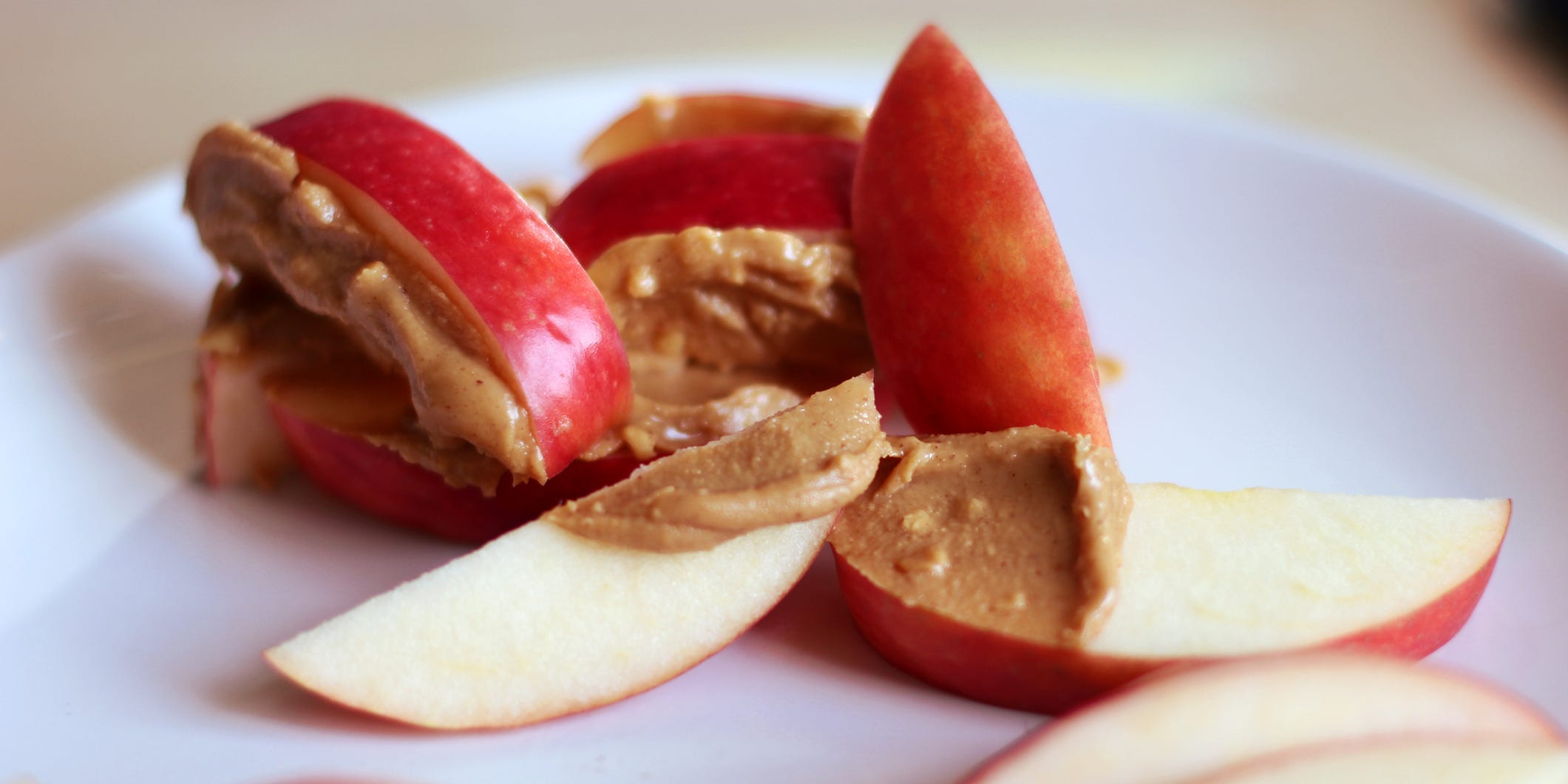 apples with peanut butter