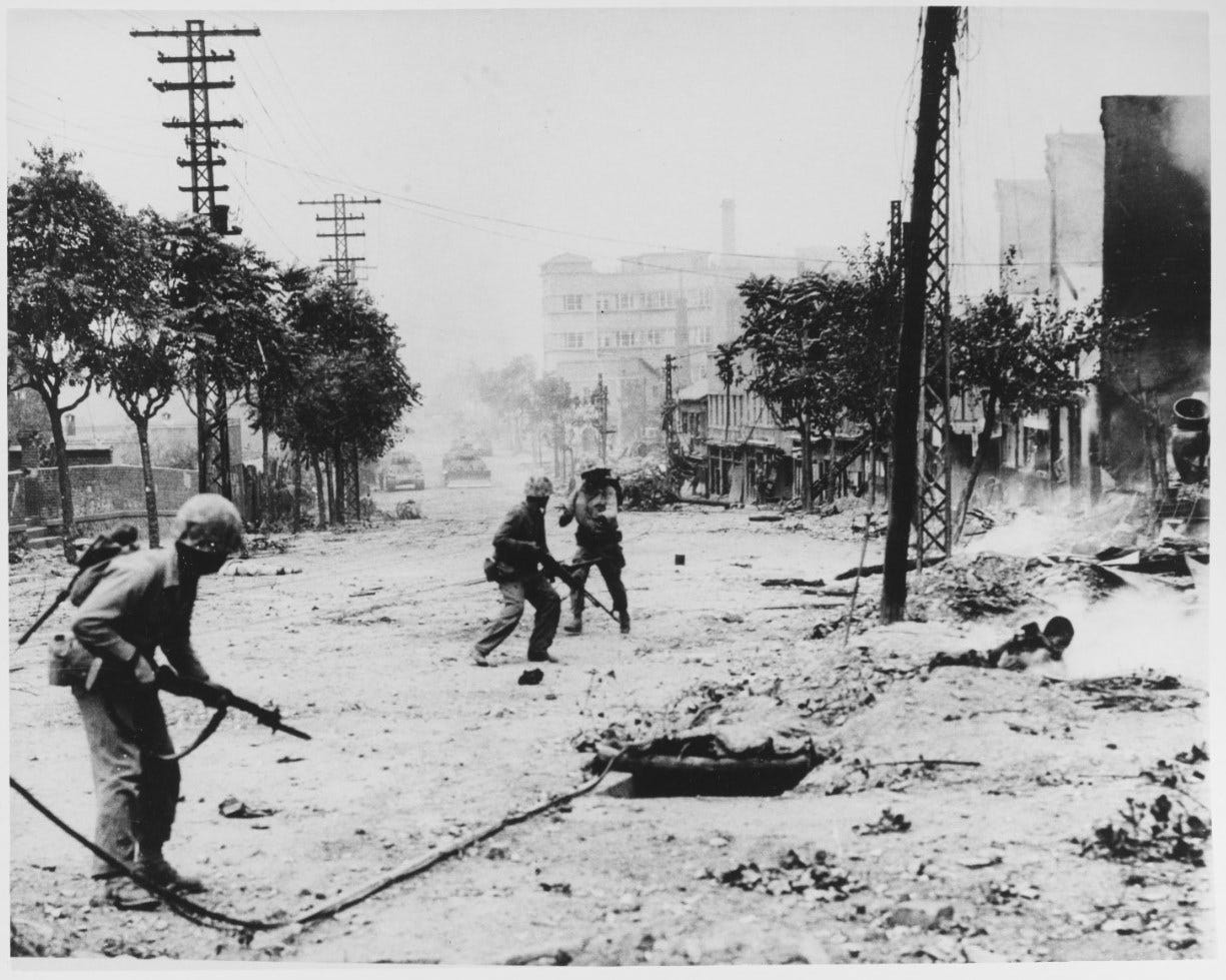 Marines fighting in Seoul during Korean War