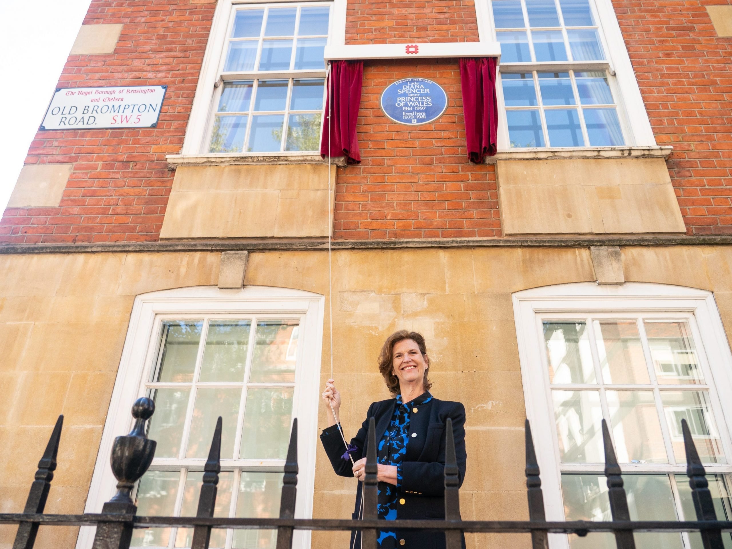 Princess Diana's former flatmate Virginia Clarke unveils a English Heritage blue plaque to Diana, Princess of Wales, outside Coleherne Court, Old Brompton Road, London. Picture date: Wednesday September 29, 2021.