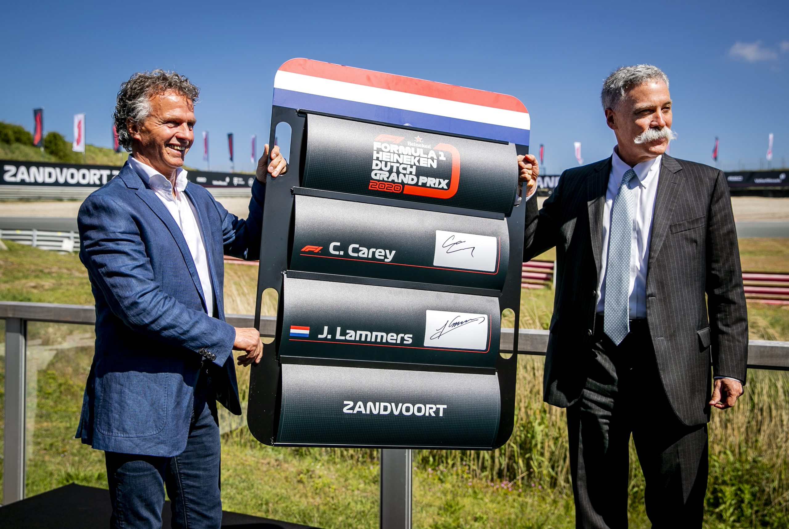 Sportief directeur Jan Lammers en Chase Carey van de Formula One Group in mei 2019 tijdens de ondertekening van de overeenkomst van de Grand Prix. Foto: ANP/Remko de Waal